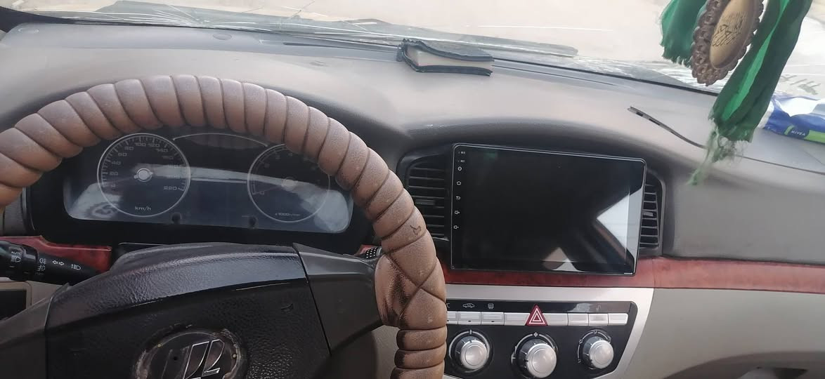 السلام عليكم ليفان 620 بلاد كير عادي محرك كورله ياباني رقم بغداد راعيهه بصره واهيه بلبصره سنويه لل27 السعر ٤٠ وبيهه مجال اتصال ***********
