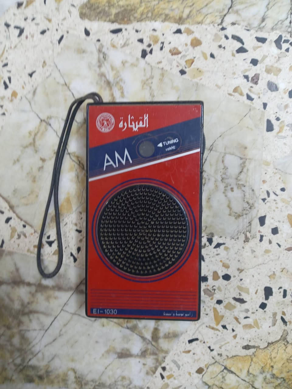 سلام عليكم للبيع القيثارة ٤٠ الف والمسجلات اربعتهن ٥٠ الف وينهم أهل الانتيكات والله صارلهن أكثر من ٣٥ سنه محتفظ بيهن مكاني بغداد العبيدي شارع الجامع وهذا رقم تليفوني ***********
