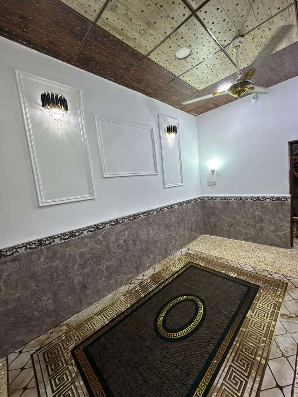 بيت في حي الشهداء للبيع
مقابل بريد الهندية اول فرع خلف التجاري المساحة 100 م الواجهة 5 والنزال 20 يحتوي البيت على طابقين غرفة واستقبال وصاله ومطبخ وصحيات عدد 2
والطابق الثاني غرفة وصالة
شليمان طابوق جمهوري بناء نظيف
السعر 135 مع المجال
التواصل واتساب او اتصال ***********

