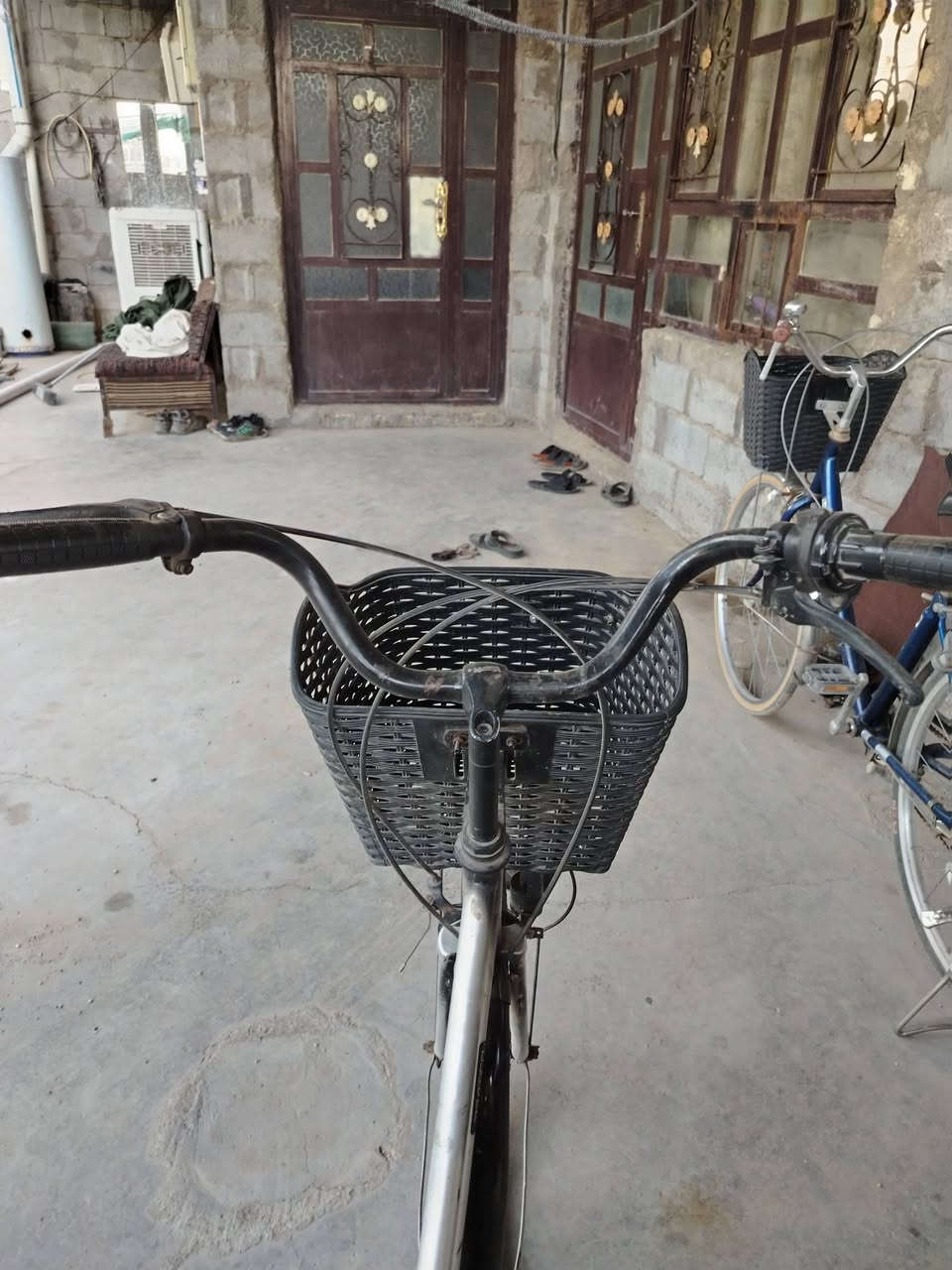 سلام عليكم بايسكل للبيع بناتي حجم ٢٦ بايسكل نوعاََ ما جديد بايسكل ما متعوب كشن جديد يدات ستيرن جديد مريح بالسياقه بايسكل خفيف وسريع ناقصه جاملغ خلفي ميكلف ٤ الاف وسيم بالويل الخلفي اكطعوه وبس ومصبوغ جزء بسيط جدا جدا جوبات جدد بايسكل متروك العنوان خاص رقم ***********

