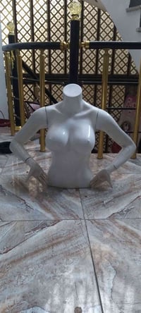 قميص نسائي • عدد ٤ • نظيف