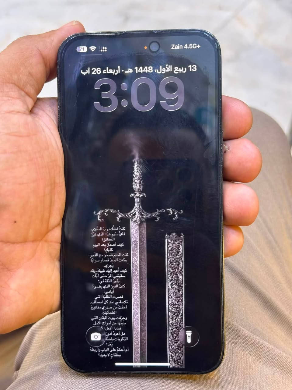 السلام عليكم ايفون 14برو ماكس بطاريته 78جهاز بلادي كلشي ممبدل بيه شرط على الفحص عارضه 850وبيه مجال للاستفسار ***********
