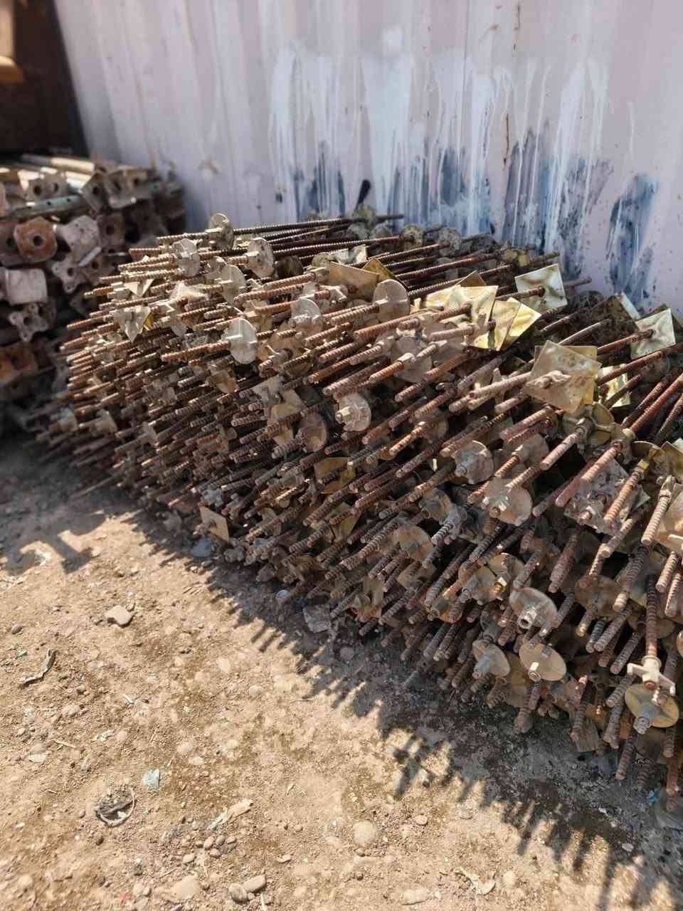 مكتب عبد شطب لتأجير وبيع وشرا ء كافه مواد الانشائيه جكات وسكلات ودنك وفخات وبولطات ***********
