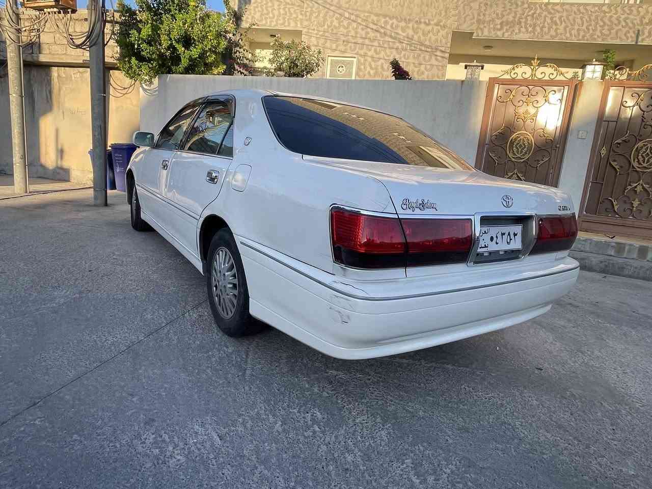 للبيع (تويوتا كراون - ملكة صدفية)
 الموديل: 2002
 المواصفات: 2 دكمة (رويال سالون)
 اللون: أبيض صدفي
 مكان السيارة: دهوك / إقليم كوردستان
 السعر: 4,500$ (آلاف و خمسمائة دولار)
ملاحظات إضافية:
 السيارة نظيفة وبحالة جيدة جداً كما هو موضح في الصور.
 جاهزة للتواجد والمعاينة في دهوك.
📞 للتواصل والاستفسار:
(***********) فول فول فول سياره فول نضافه
