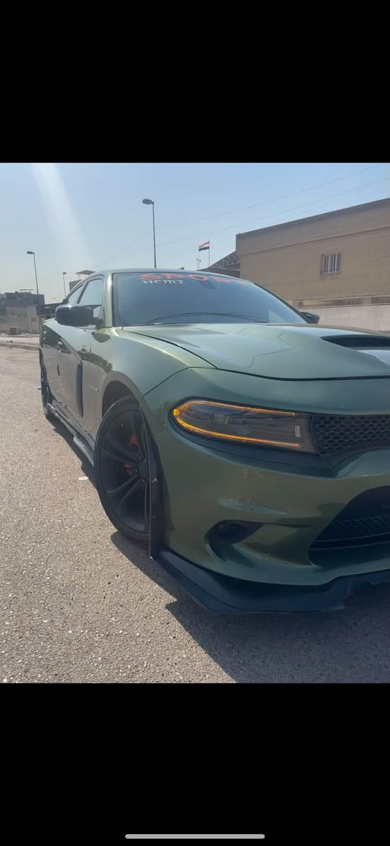 سلام عليكم تشارجر ٢٠٢٢ R/T 5700 سوبر تراك باك ماشيه ٦٦ ونص كيلو متر حادثه البنيد راجع بارد والصندوك عل بارد سياره نظيفه كُلش بلاديه حت حجر بيئه بيه وعليه مروحه دبل مال srt رقمه اربيل بأسمي 250$ بيه مجال
*********** بغداد

نص مكتوب في الصور:
- 10 photos