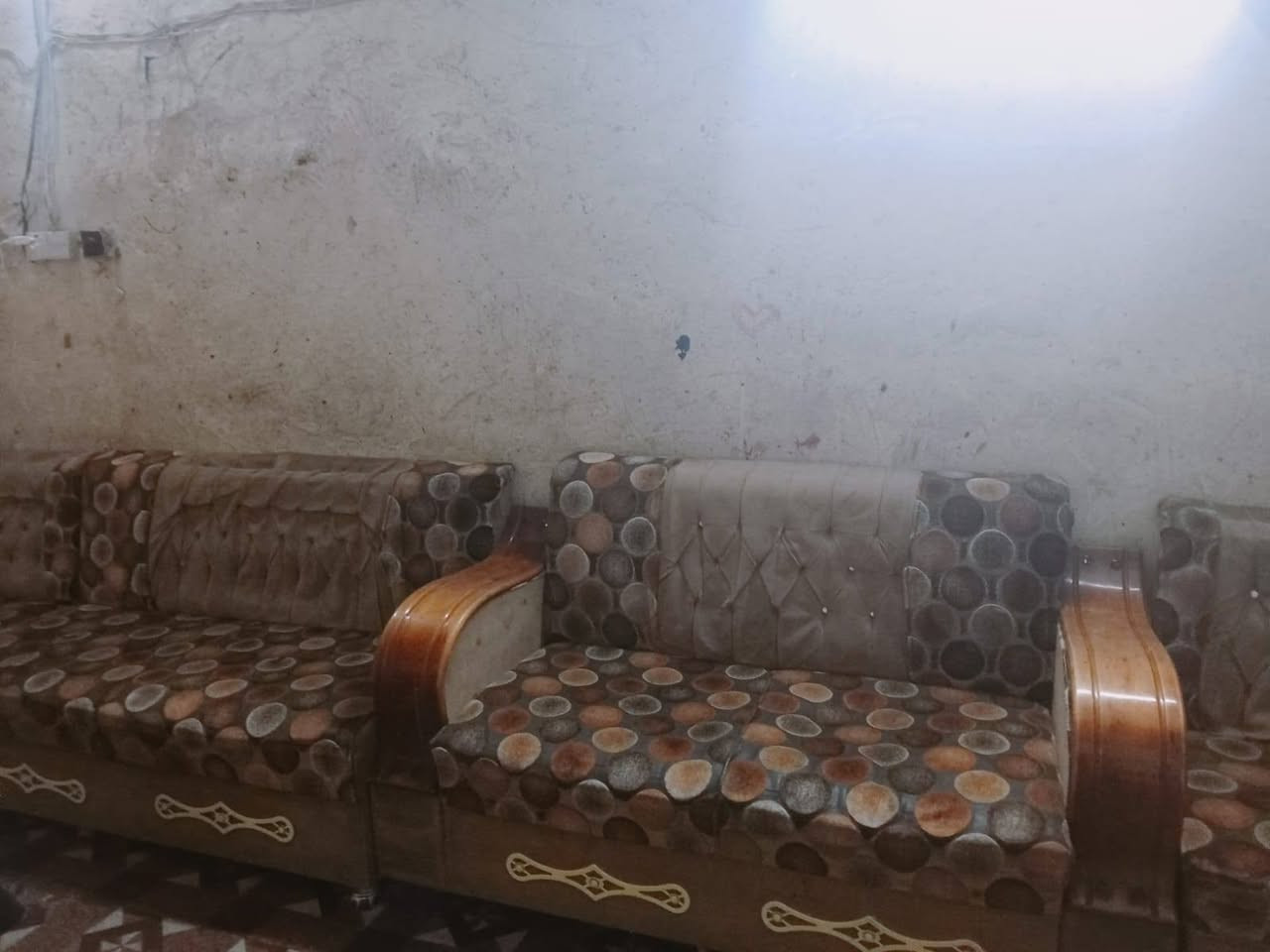 سلام عليكم 
غراض مستعملة للبيع 
كلهن ب 350
مكان بغداد معسكر الرشيد مقابيل الطاقة مال كهرباء شركة النعمان 
الرقم  *********** بي واتساب هم

