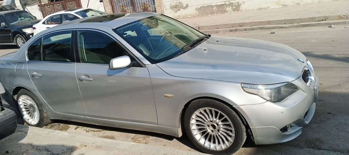 السلام عليكم
للبيع  او مراوس بي ام دبليو E60(خليجي) 2007 فول مواصفات ماشيه 255 حقيقي 

مكينه قبق اسود نوزل قصير 
لون رصاصي رقم بابل 
كهربائيات ع بلاد ماملعوب بيهن
E60N52محرك 530
سياره مكفوله بدون ظربه بس بيهه كلير صفحه بدوم لامعجون ولاظربه جان شخوط بيهه وظربناهه كلير لجمال الصفحه
1-بصمه 
2-تبريد قطعتين 
3-كروز سرعه 
4-منظومه تبريد بلاديه 
5-مرايه داخليه وجانبيه عاكسه
6-تحكم ستيرن
7-كشنات كهربائيه 
8-شاشه اعطال 
9-داخل اسود ورصاصي 
10-كشنات جلد اسود 
11-سلايد 3 طكات
12-بك لايت LED اشاره برتقالي 
13-حساسات اماميه وخلفيه بس مامربوط

14-اناره ترحيب 
15- دمامات بلاديه
16-منفذ AUX

مكان السياره بغداد السيديه 

السعر 110 وبيهه مجال حك الجيه رقم الهاتف اثير اتصال خط فقط ***********
اسيا واتساب فقط ***********
