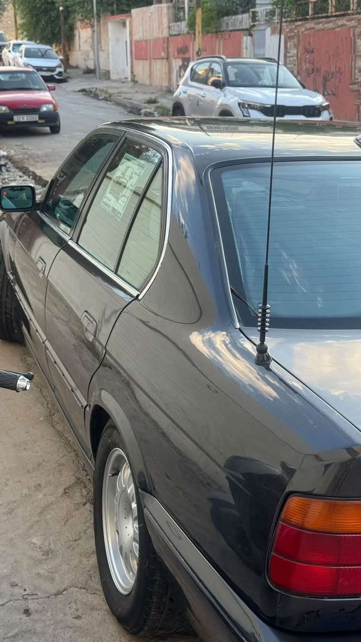 BMW525i اصل بليته
موديل 1991 كير محرك شرط اكسل خفيف رون ناصي يعني تنسى شنو رون غرفته حلوه بدون ضربه بدون معجون يعوزها دعاميه امامي وتصليح بسيط بلدعاميه الخلفي  شرط التحويل اني الشرعي سعرها 60 وبيها مجال مكاني موصل حي المثنى 
***********
***********
