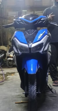 GTS 150cc  دراجة شبه جديدة ماشية ١١ الف صار شهر من اخذته وياها صندوق خ...