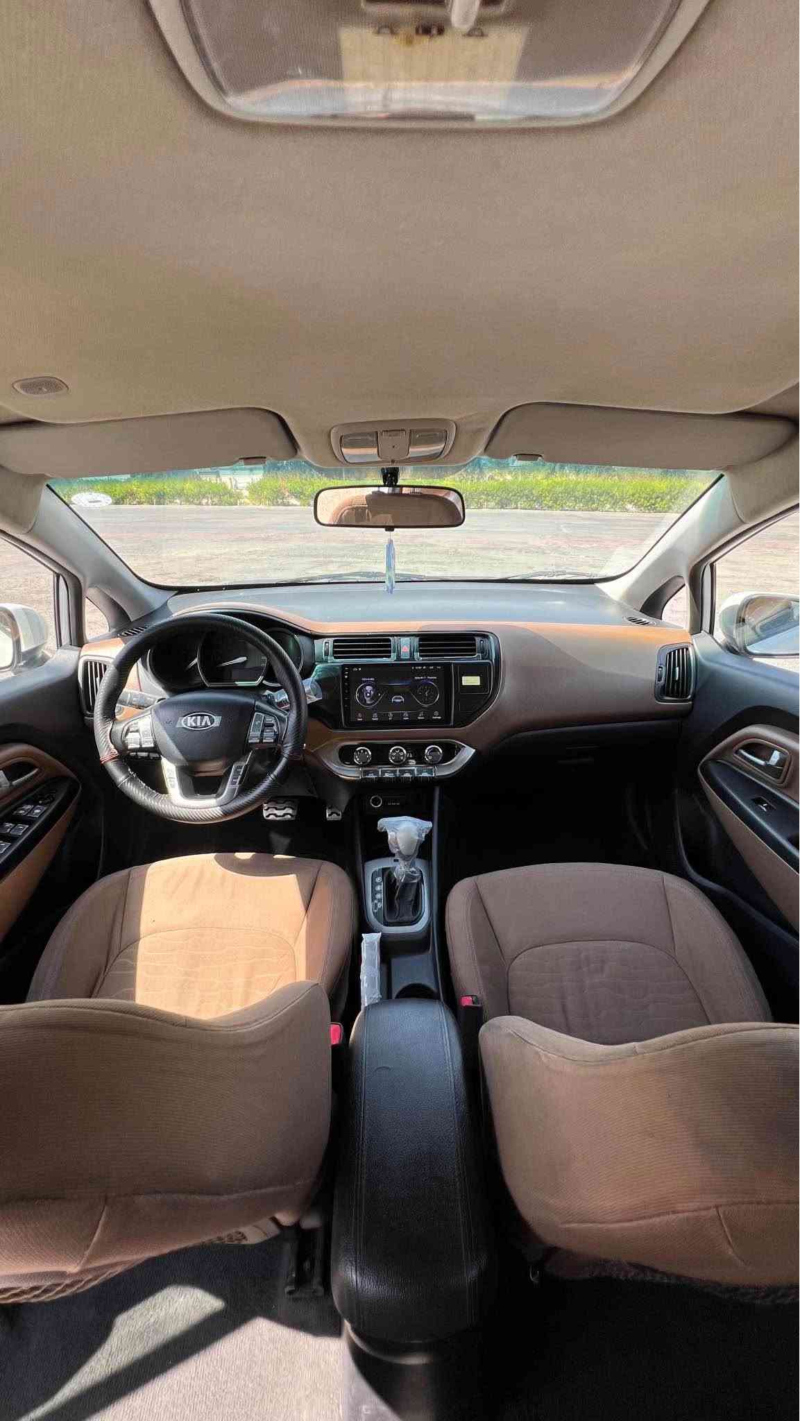 Kia rio 2014 سلاو ریز کیا رییۆی خەلیجی سپی بەفری گیرتۆماتیک+شاشەو کامیرە+سوکان ڤۆلیۆمو تحدید سرحە+جام کارەبایوو ئاوینە شەفت +سئ مۆدی لیخورین حادیو تماتیکو شەفتی سوکان+ مەکینەو گیرو تەبرید بەشەرتی فەحس سەیارەکە ئی مالییە بەناوی خۆمانە زۆر خاوینو بئ مەسروفە چرکەی تیدانیە رەقەمو سەنویو هەزەی هەموو نوییە وەکو سبوغ سئ پارچەو بستیکی هەیە بئ ژۆریو بئ ارباك پیشو پشتی کەپسە بەناوکردنو غرامەش بەشەرت سحری ٧٨ کەمیک مەجال لە هەولیرم  م*********** أربيل, العراق
