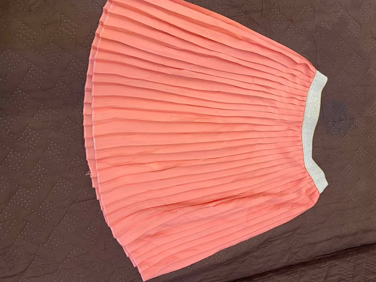 هلو بنات بضاعه خليجي للبنوتات عمر 10و9تقريبا اصغر او اكبر ماركات بسعر مناسب للاتصال ***********
