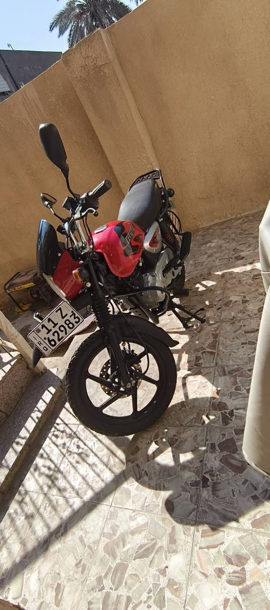 السلام عليكم ، بوكسر للبيع لون أحمر موديل 23 نازله نهايه ال24  مرقمه بغداد تحويل ثاني يوم كامله مكمله مابيها نقص برغي 
مكينه مكفوله سبانه ماواصل الها السعر 2و800 وبيها مجال اتصل وتعال كلب وبخدمتك مكاني بغداد كاضميه  الرقم ‏‪***********‬‏ أو ‏‪***********‬‏
