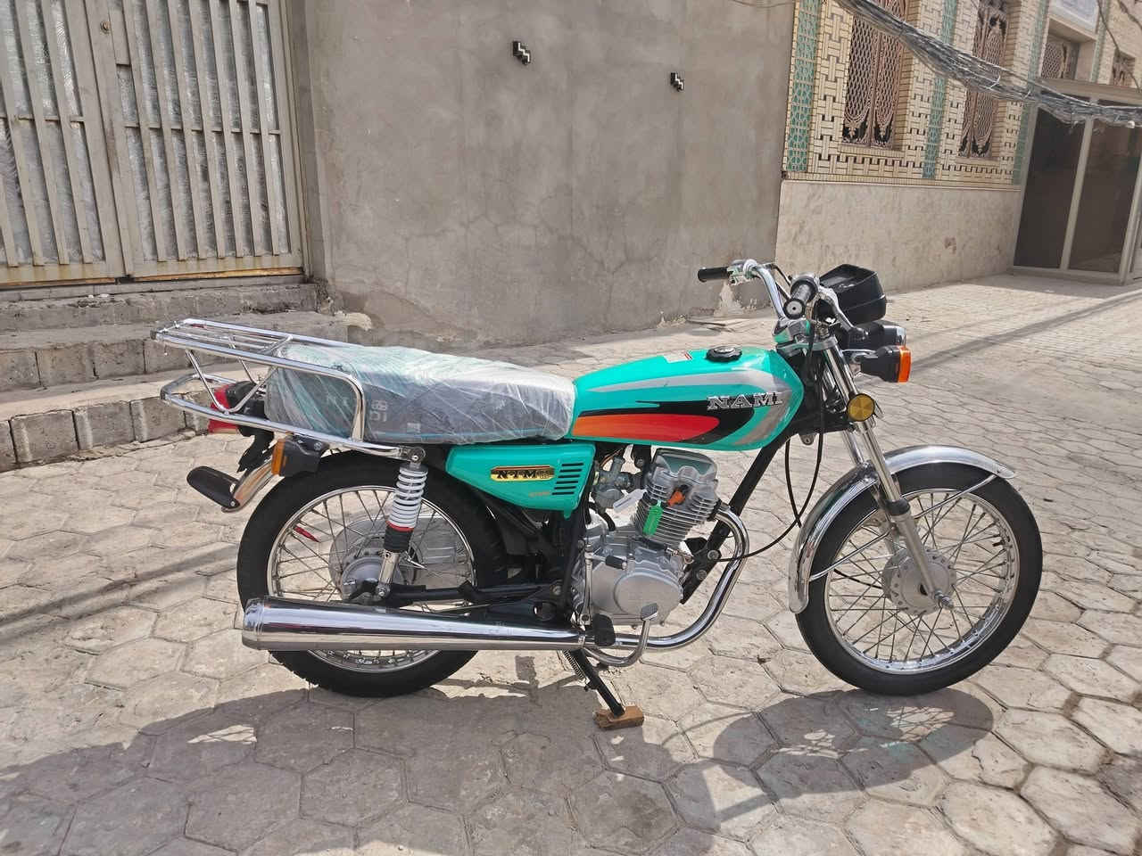 سلام عليكم 👋 
نامة متياز باب اول 3 احرف 
دراجة جديده بلكارتون ما عايزة برغي  مديل 25 اوراق سكنر 
سعرة 650 وبيه مجال شراي يتصل ***********
