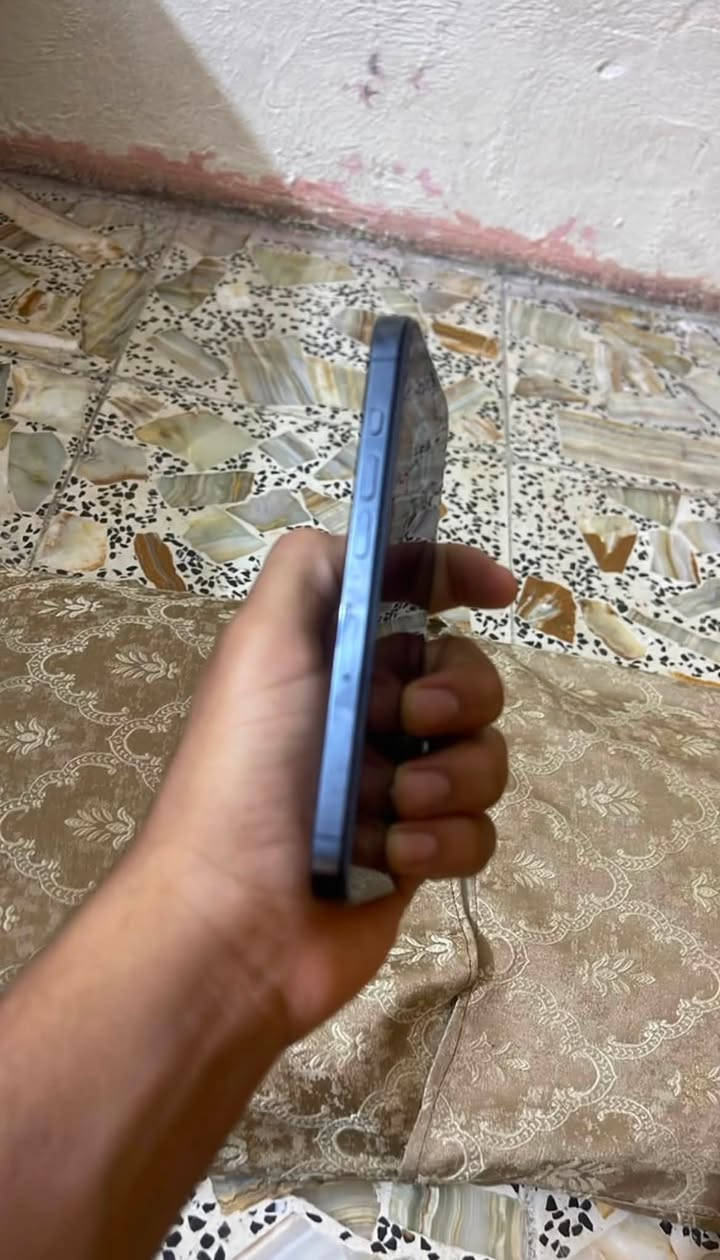سلام عليكم ايفون 15برو ذكرة 256 بطارية 88 جهاز نضيف وين ماتفحص افحص جهاز نضيف كلة شغال فقط مبدلة شاشة اصلية اولد فيس إيدي شغال عربي شرق اوسط أبو /AAA سعر700  مجال لطيين شراي خاص  مكانيّ بغداد مدينة لصدر رقم ***********
