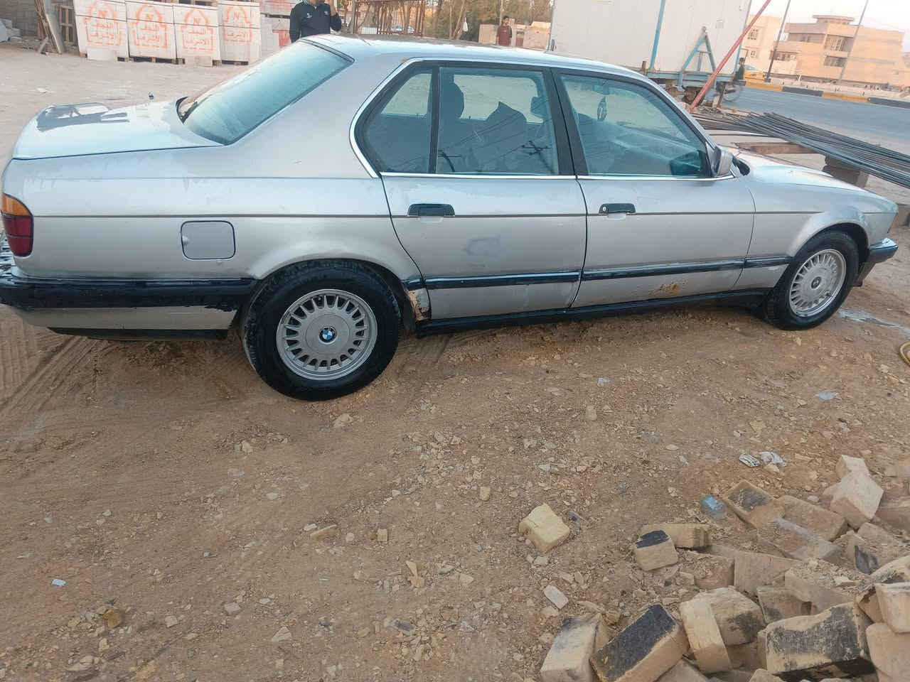 السلام عليكم 1990 حجم 730 6سلندر مكينة وگير وحدادية وتخم تاير كهربائيات كلها شغالة على الشرط رقم أنبار مشروع وطني لل28 شرط التحويل مكانها الديوانية *********** أتصل واتساب بيع أو مراوس
