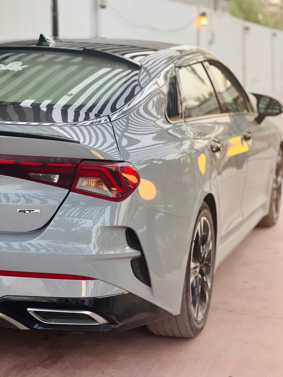 السلام عليكم
K5 2023 GT LINE لون سمنتي للبيع 
محرك 1600 تيربو 
بصمة ابواب وجنطة 
شاشة لمس كامرة دوارة 
كشنات لون احمر مميز 
درايف مود 3 انظمة قيادة 
ردار امامي وخلفي توقف ذاتي 
قيادة آلية تحديد مسار 
شحن لاسلكي 
تدفئة كشنات 
ابل كار بلي 
مانع تزحلق 
لد خلفي 
لد امامي برتقالي 
لايت عدسات زنون 
تشغيل عن بعد 
سيارة هواي بيها مواصفات كلش نضيفة وجديدة وما ناقصها اي برغي استعمالها كلش قليل ماشية 70كيلو مو ميل تخم تاير  تايلندي جديد شاد الها دهن امزويل استخدملها. سيارة بيها صبغ جاملغ امامي وبنيد رقم سليمانيه  تحويل ثاني يوم مباشر . السعر 178$ بيها مجال قليل . 
مكان سيارة واسط الصويرة
***********
