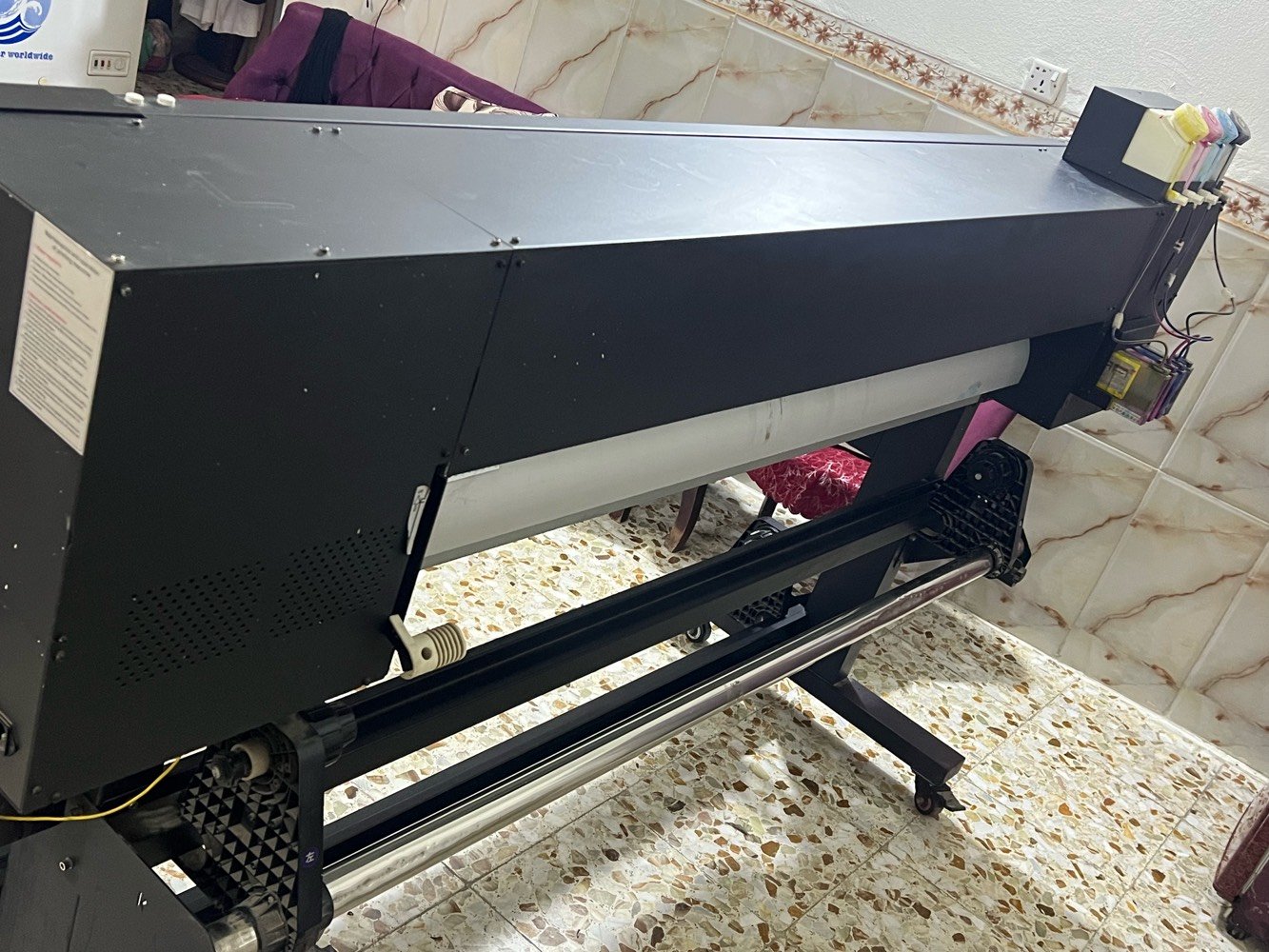السلام عليكم اخوان مطبعة فلكس للبيع قياس 160سم  نوع الهيد XP600المطبعة مستخدمة سنه واحدة فقط المطبعة متروكة صارلها فترة بسبب ضروف يحتاج الها فقط تبديل هيد مع صوندات الاحبار جامد بيهن الحبر بسبب الترك المطبعة نضيفة جداً السعر المطلوب 19 ورقة وبيها مجال للأستفسار ***********