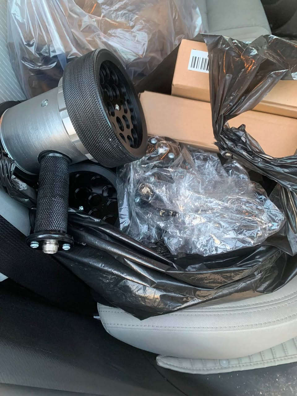 السلام عليكم 🫡اقوى يوف ٤ عدد  uv 18 ليد موجو د اخص سعر . بنفس سعر الجملة  🚗🙋🦾👀 واتساب (***********)ماسنجر  . سعر $ او تفاصيل.
