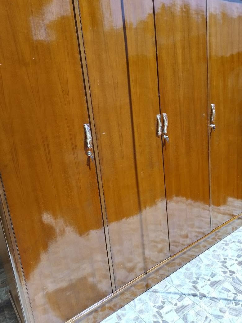 السلام عليكم كنتور 4باب تزكام درجه اولى چتف جاوي السعر 250وبي مجال المكان نجف الاشرف الطول مترين ونص طابق وربع الشراي يتصل على الرقم *********** @إشارة أي ضرر مابي النجف, العراق
