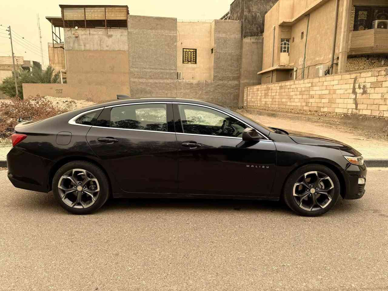 السلام عليكم 
ماليبو 2023 LT 
محرك 1.5 تيربو
رادار امامي جانبي 
حساسات خلفيه
كشنات تدفئة وكهرباء
تحديد مسار
مثبت سرعة
تشغيل عن بعد
توقف ذاتي
قيادة ذاتية
تحديد سرعة
بصمة تشغيل
تبريد قطعتين امامي وخلفي
هاند بريك بصمة
حساس اطارات 
تحذير تصادم 
رقم الشاصي 
1G1ZD5ST2PF131219
ضررها الجاملغ الخلفي جهة الراكب كلير جزء منه و الباب الخلفي جهة الراكب كلير جزء منه وجاملغ الامامي جهة الراكب كلير 
 مكينة مستبدلة جديدة  وتبريد ماشاء الله بحالة ممتازه مكان السيارة البصرة والسيارة حره بأسمي سنويتها لل2031 ..
سعر السيارة  100$ وبيها مجال
للتواصل *********** البصرة, العراق
