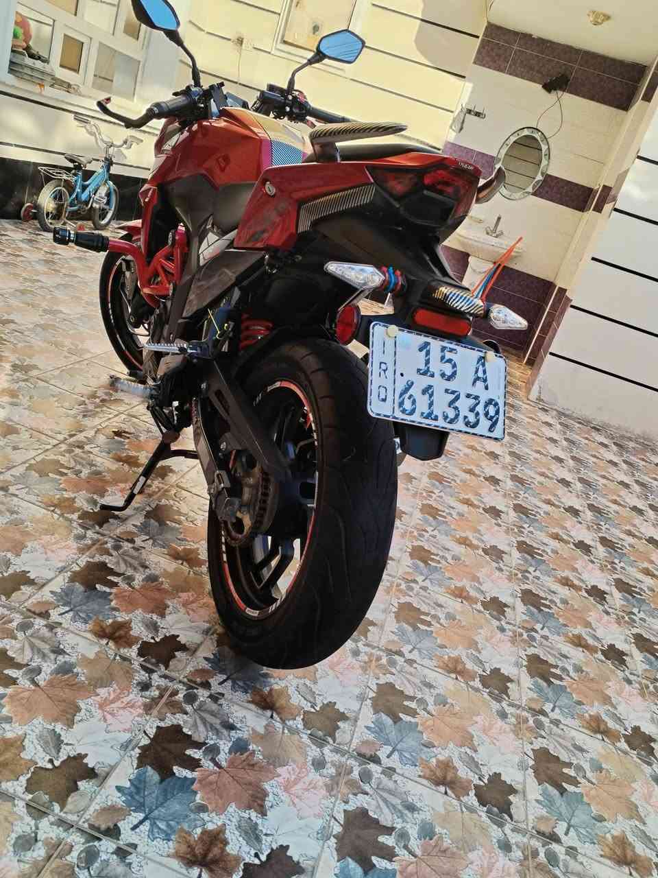 السلام عليكم هاوجي DR موديل 21  مسجله ب اسمي رقم اجنبي دراجه جديده بمعنا الكلمه  محرك 160 نوزل نضام ABS نقصهة بس الشاشه محروكه سعر خاص العنون الرمادي الخالديه  للاستفسار  ***********
