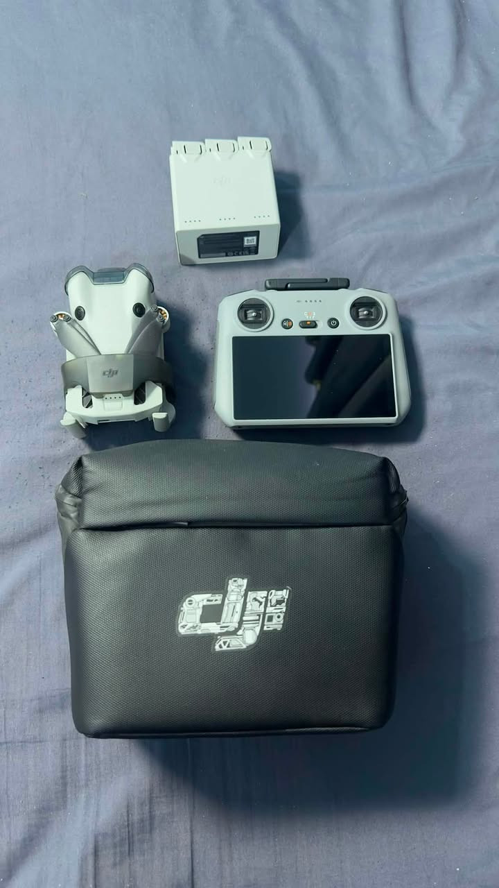 السلام عليكم

ميني 4 برو كومبو // mini 4 pro combo

-الدرون مستخدمة نظافتها (90-95)
-استخدام شخصي
-نظيفة وغير مصحلة
-وغير داخلة صيانة
-ملحقاتها كاملة مثل ما موجودة بالصور

•سعرها تفضل خاص وتدلل

*********** واتساب
