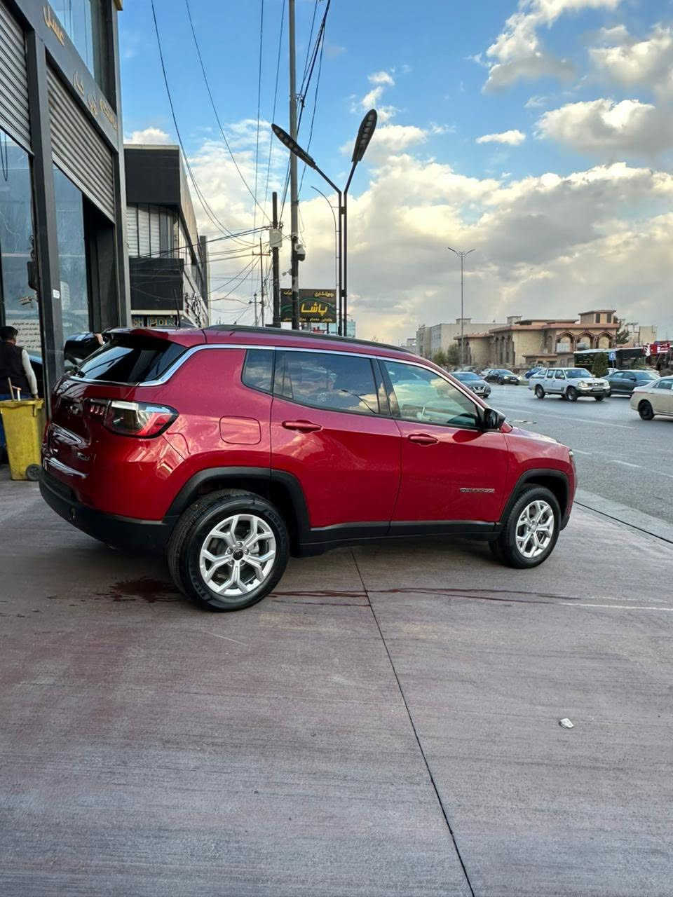 Jeep compass 2025
سلام عليكم

جيب كومباس 2025 فول مواصفات

رقم كاتى تترقم شمالي

سيارة جديدة لوك ماشيه 15000الف فقط

بنيد صبغ فقط بدون دواخل نهائيا 

بيها مكانات تعديل PDR بسيطة

الايرباكات كلهن سليمات✅

سيارة فول مواصفات وجديدة وبالعافيه للي تكون من نصيبة 

المواصفات 

▪️ الفئة:  LATITUDE فل كامل

▪️ المحرك: 2.0 تيربو 4 سلندر بقوة عالية واقتصاد بالوقود

▪️ ناقل حركة أوتوماتيك 8 سرعات + دفع رباعي AWD

▪️ اللون: أحمر مميز

▪️ لايتات LED أمامية وخلفية + LED نهاري

▪️ داخلية جلد فاخرة مع تطريز مميز

▪️ مقاعد كهرباء مع تدفئة

▪️ شاشة وسطية كبيرة + Apple CarPlay + Android Auto

▪️ شاشة عدادات ديجتل كاملة

▪️ كاميرا خلفية 

 + نقاط عمياء

▪️ مثبت سرعة + تحكم ستيرن متعدد

▪️بانوراما على طول السقف

▪️ دخول ذكي وتشغيل بصمة

▪️ مكيف أوتوماتيك دجتل قطعتين امام وخلف

▪️ نظام مانع انزلاق + ثبات إلكتروني + وسائد هوائية متعددة

▪️ ممشى قليل جداً وحالة وكالة 

💰 السعر153$ ورقة ومجال بسيط 

عنوان اربيل

للاستفسار
*********** واتس اب
***********
