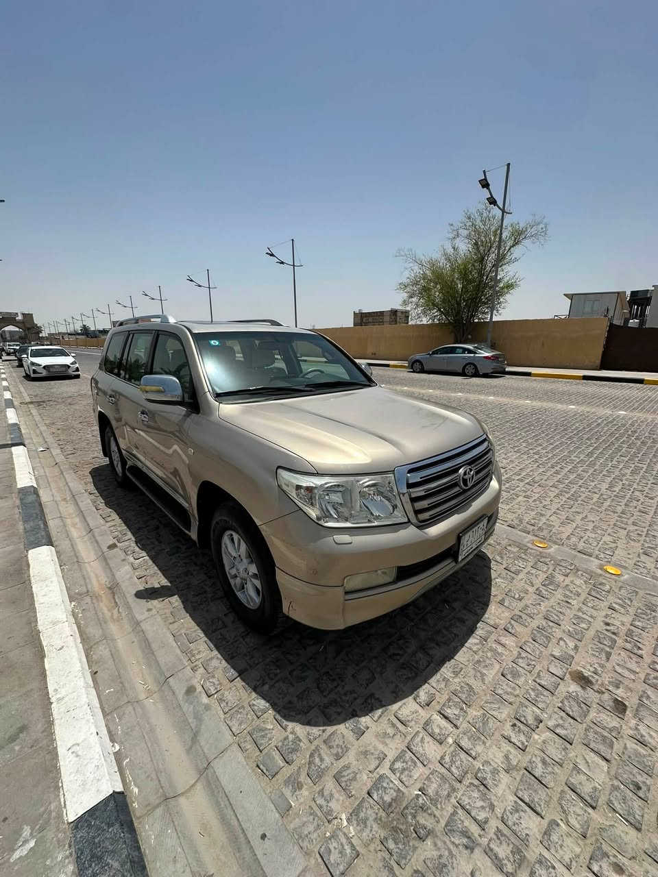 السلام عليكم
لاندكروز 2009 للبيع لون ذهبي 6 سلندر بريميه ام الطفايه كفاله عامه حتى الدعاميات مكفولات عدا البنيد مرشوش كلير اثر جراد بسيط السياره ماشيه 205 الف كليو حداديه جديده طخم ثاير تبريد ثلاث مقطع ثلج السياره جديده بمعنى الكلمه واستخدام شخصي بأسمي سنويتها لل 2029 رقم بصره 

السعر المطلوب 270 ورقه او مراوس بلاندكروز احدث وانطي فرق 

للتواصل *********** مكان السياره البصره
