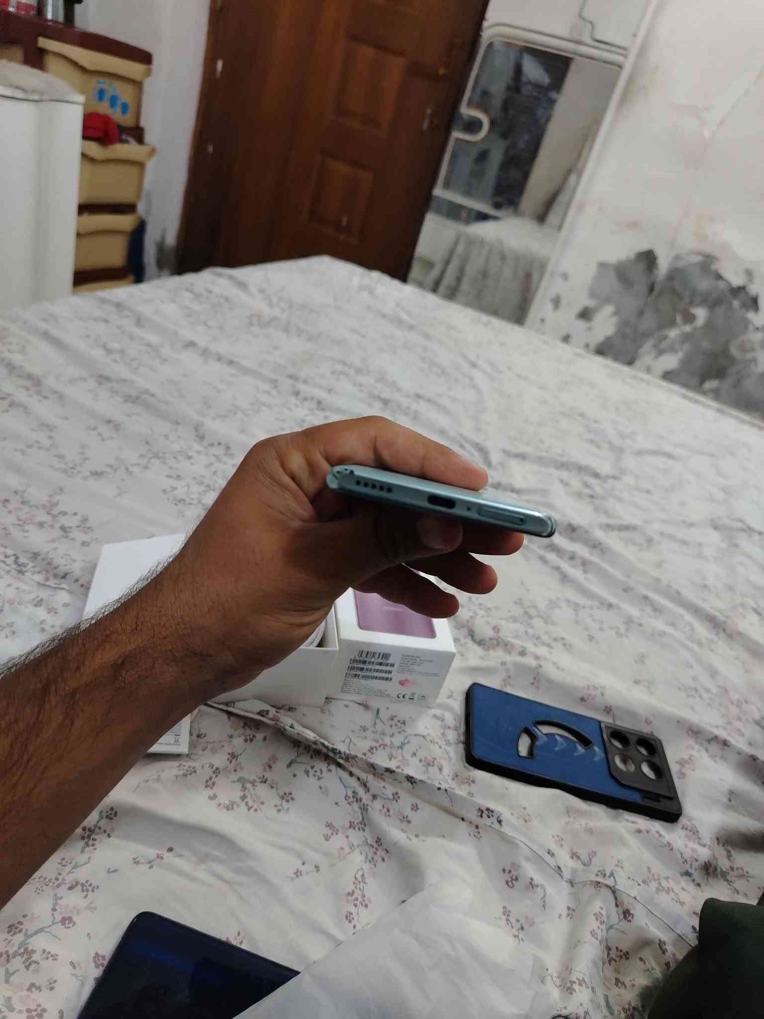 هونر ٩ سي ذاكرة ٢٥٦ ول داخلية ١٢ جهاز مكفول جهاز ما بي نقص مال بيت نضافة ٩٠ بل ١٠٠ سعرقفل ٣٠٠ بدون عملة ابد جهاز ثاني كلكسي اي ٢٠ اس مكفول ذاكرة ٣٢ سعر قفل ٦٥ الف عنوان ساحت الوثبة يم شورجة ***********
