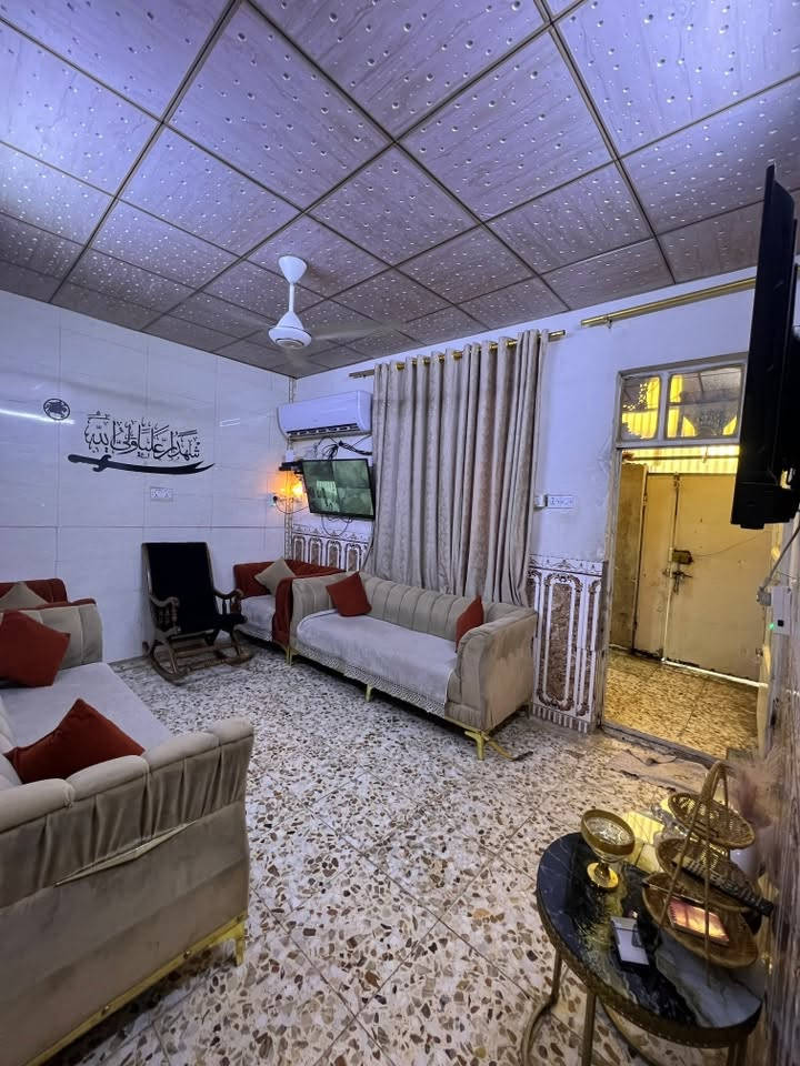 السلام عليكم
بيت للبيع مساحه ٦٥ متر يبعد عن تبليط ٣٠ متر يحتوي ٣ غرف نوم وصاله ومطبخ كهرباء ماء مجاري والاستفسار الاتصال ***********
