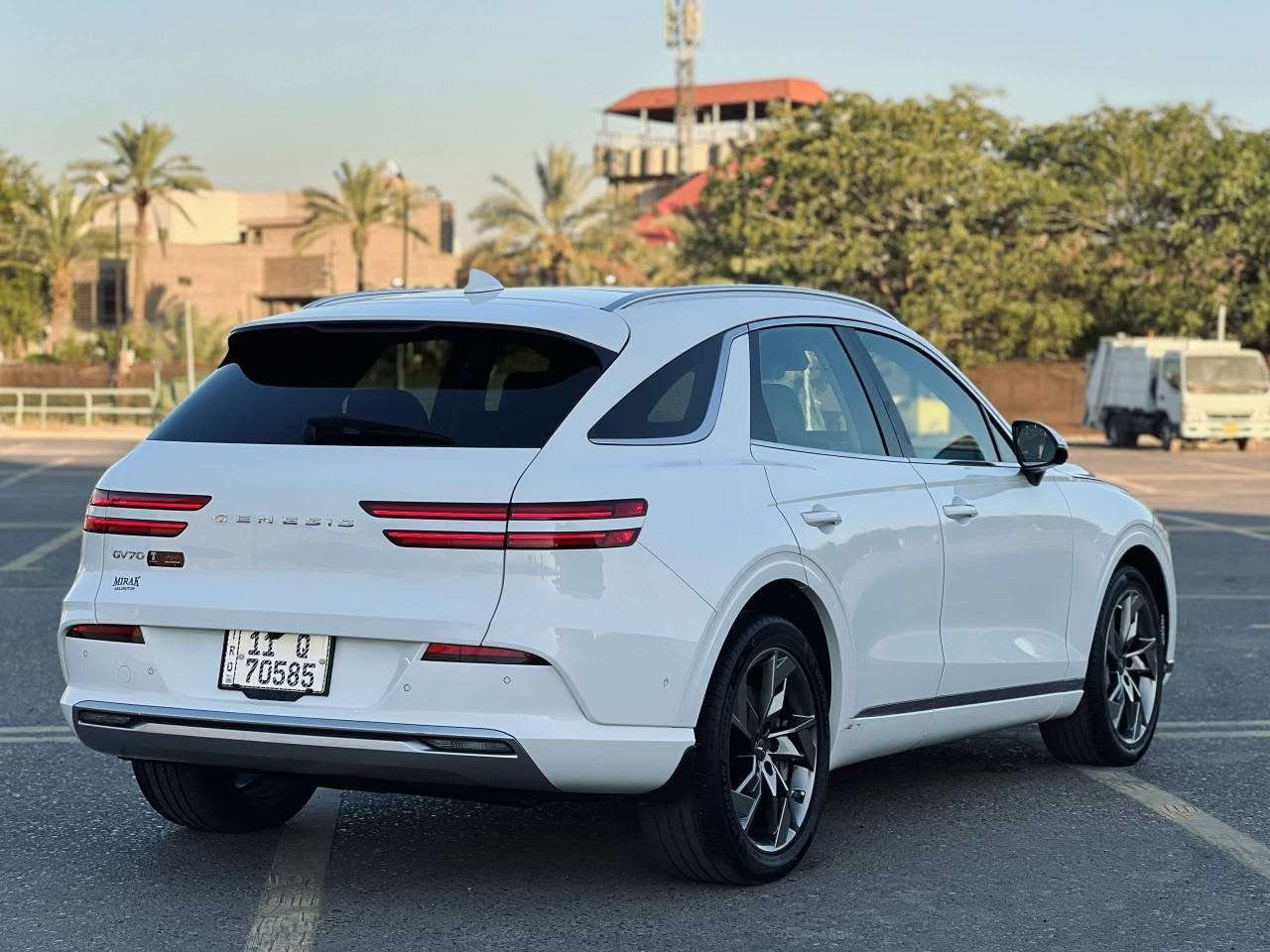 2024 Genesis GV70, Advanced
جنسز موديل 2024. GV70  
كهرباء بالكامل يعني كل هالفخامة و تفتر بيها 
طول السنة ببلاش
الفخامة و العزل و المواصفات والقوة 
صاروخ ميتقارن ب اي سيارة 8 سلندر
شحن كهرباء تمشيك 500 كيلو

 
دفع رباعي محركات اثنين
480 حصان
من الصفر ل 100 خلال 3 ثواني

حادث خفيف جداً 
ماشية 43الف  فقط
بدون شاصي بدون دواخل بدون ايرباك

الجام كله دبل امامي و خلفي عزلها رهيب

فول فول للاخير من البانوراما 
لمساج الكشنات للكامرات 360 

تمشي بالريمونت وكل المواصفات الباقيه موجوده
للبيع فقط اعتذر عن المراوس
السعر 295 ورقة وبيها مجال

رقم الشاصي 
5NMMCET14RH001224

***********
*********** بغداد, العراق
