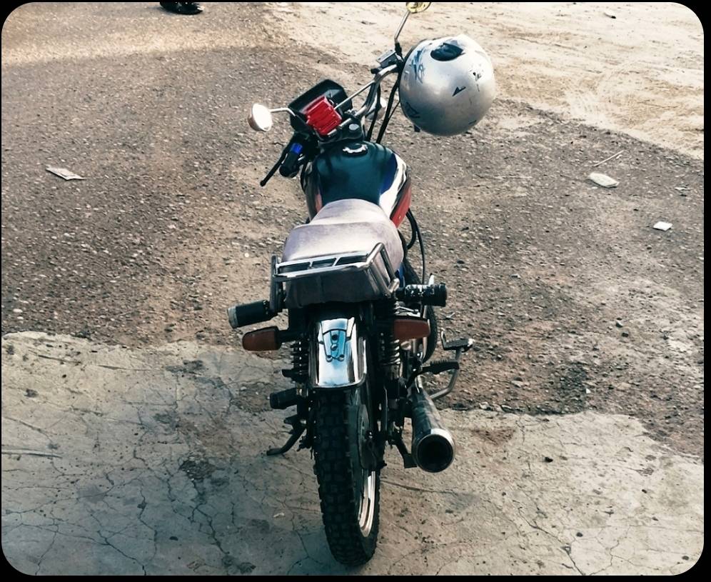 السلام عليكم
دراجه ايراني خمسه گيـر 150cc
موديل 20 لون ازرق
معدل عليها دشلي امامي وخلفي
صالنصه كاتم وصوت. رياضيه بطيخه نص
كشن رياضي الدراجه كلها مرتبه 
كلجات رياضيه طرد مركزي 6 براغي
الدراجه فقط الاشاير ميشتغلن نقصها كتف اشاير والباقي تشغل وتطلع
السعر:325.وبيها مجال
مكانها. الحبانيه
ليريدها يتواصل ع هذا الرقم
***********