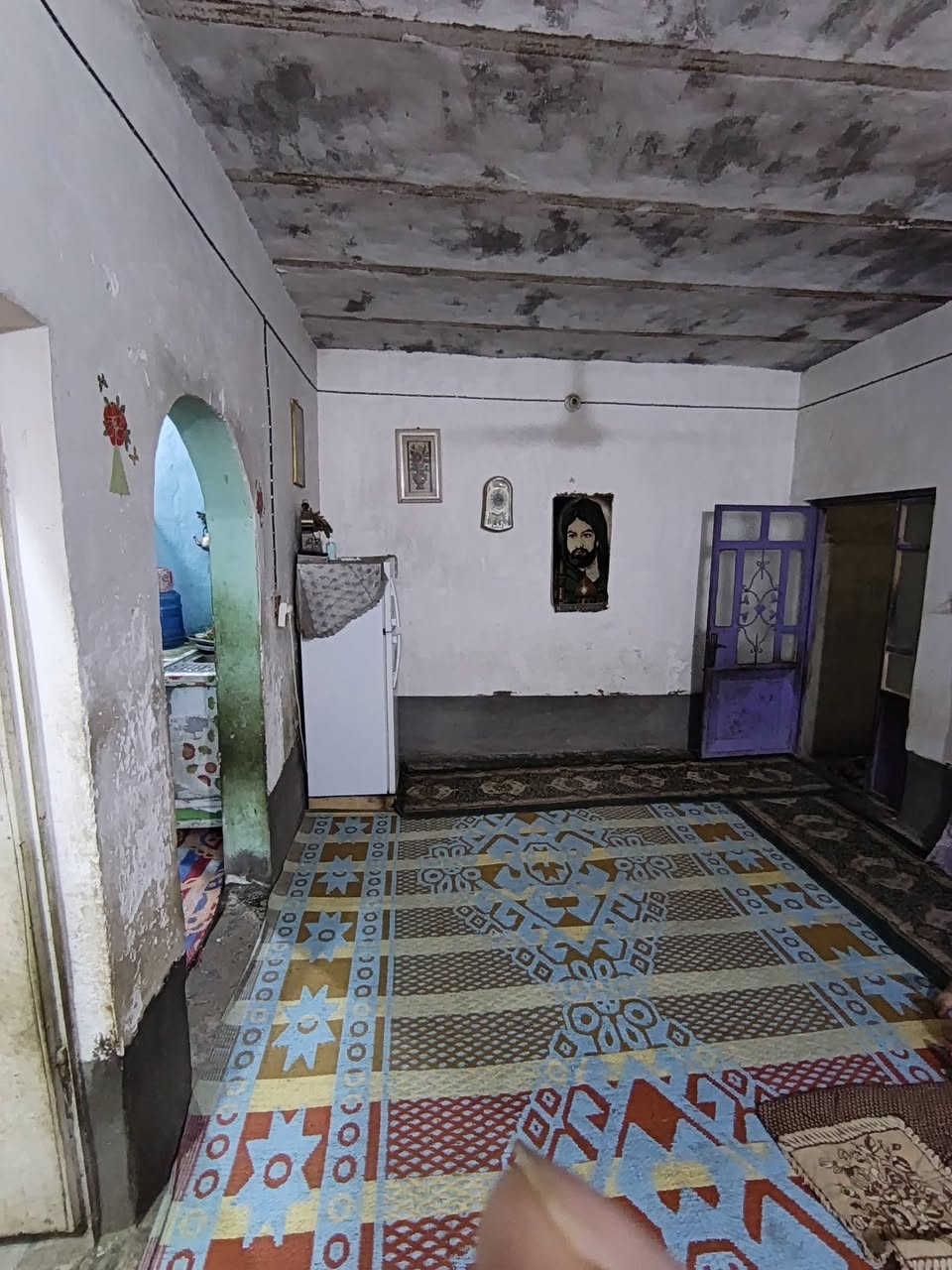 السلام عليكم  بيت مساحة 100متر   بابل ادبله الأبرأهيميه  حي النور  يبعد عن الشارع العام 75متر للأستفسار السعر 30وبي مجال شي قليل رقم***********

