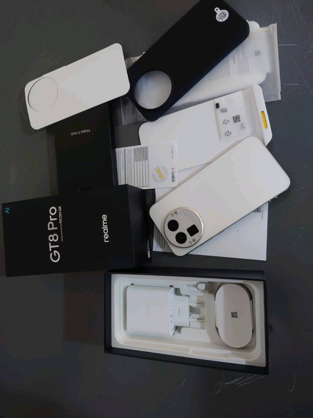 ريلمي gt 8 pro  ذاكرة 512 رام 16 استخدام 3 اسابيع فقط شرط وصل الشراء وياه وملحقاته ممستعملة ضمان سنة كاملة يعني حالة حال الجديد للبيع السعر مليون و175 عنواني بغداد اي استفسار عالرقم ***********