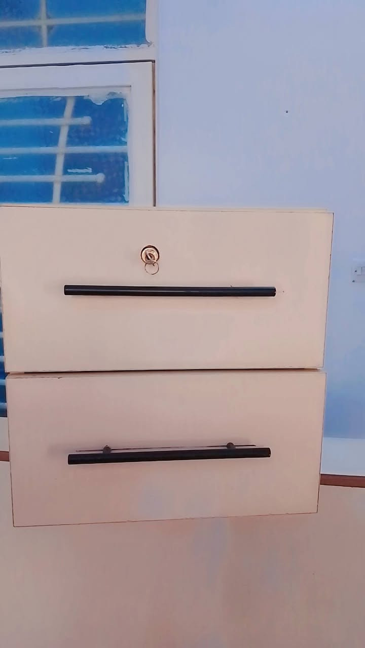 مشبكات وفاترينا مترتين ب متر ونص وي تعاليك ومجرات عدد 2 نظيفات ومبيهن كل نقص كلهن ب 60 الف للاستفسار الاتصال على الرقم ***********
