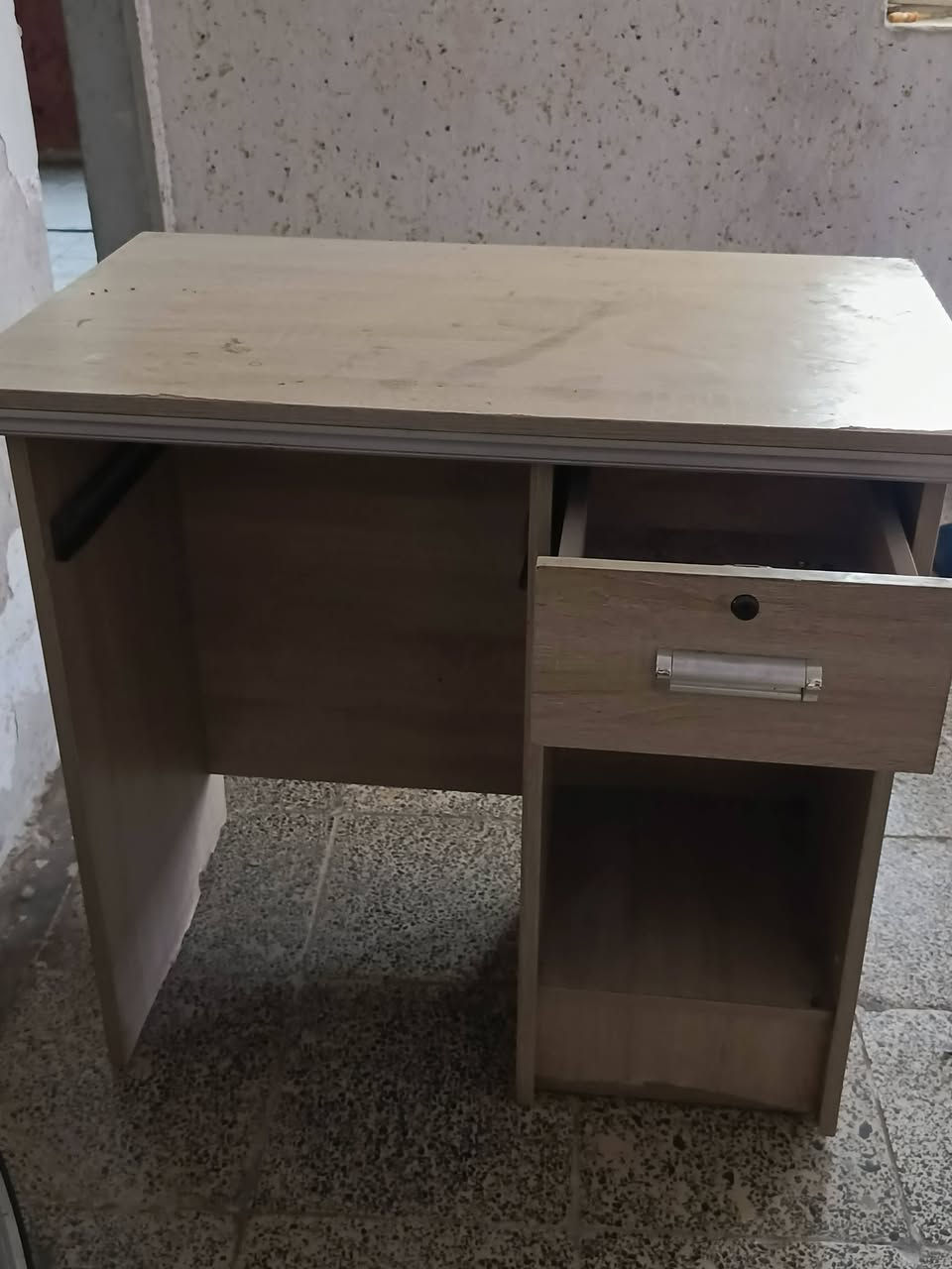 سلام عليكم ميز مكتب او ميز دراسة للبيع جديد كلشي ما بي وبايسكل  جديد وعندي كنتور خشب اربع بيبان الله شاهد كلشي ما بي لو ما مفتوح اصورة بس لان انتقلت لغير بيت والبيت صغير واريد ابيعهن الميز

 ***********
