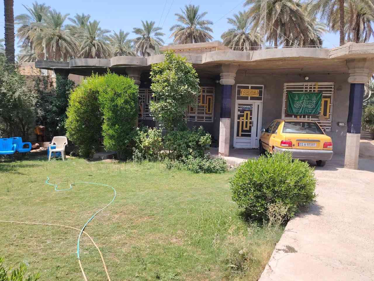 اخوان #للبيع دونم وربع سند 25 بأسمي تحويل اسهم مع بيت مساحته 200متر يحتوي على 3 غرف نوم وصاله وستقبال ومطبخ ومجمع صحيات وكذلك صحيات خارجيه مع حديقه مساحتها 100 والبستان حلوه ومعموره بيها اشكال الاشجار والنخيل والبيت صاير على الشارع تبليط كافة الخدمات متوفره مكانه كربلاء الحسينيه (شارع الشاهر) او منطقه العواره الوسطى تبعد على مركز المدينه 15 كيلو تقريبا السعر 240 مليون وبي مجال للشراي   للاستفسار اكثر اتصل ***********

