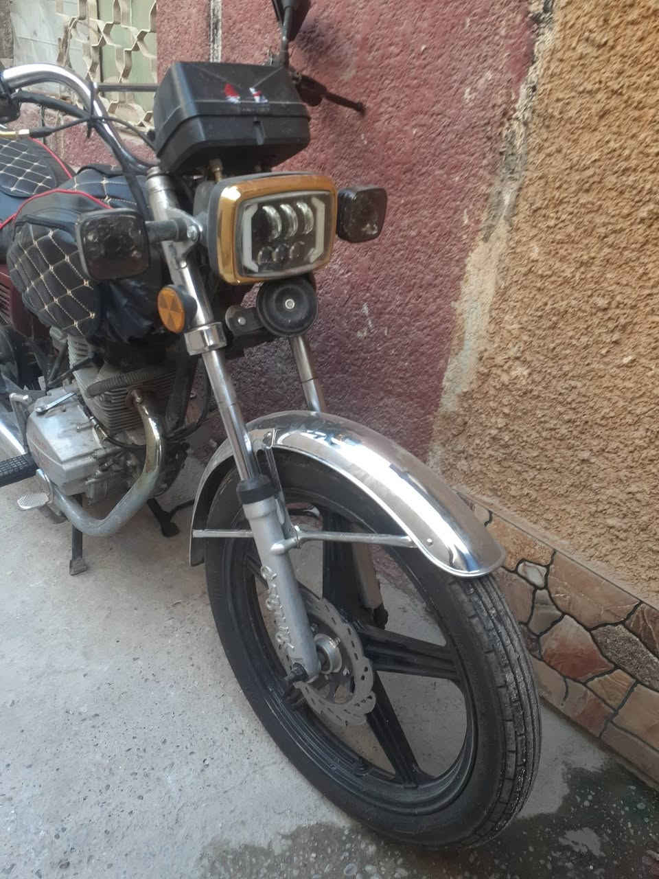 سلام عليكم دراجه نضيفه كير موديل ٢٠٢١ أوراقه موجودة محركه نضيف برغي ممفتوح من المحرك مكان الكريعات سعر ٤٢٥ قفل الرقم ***********
