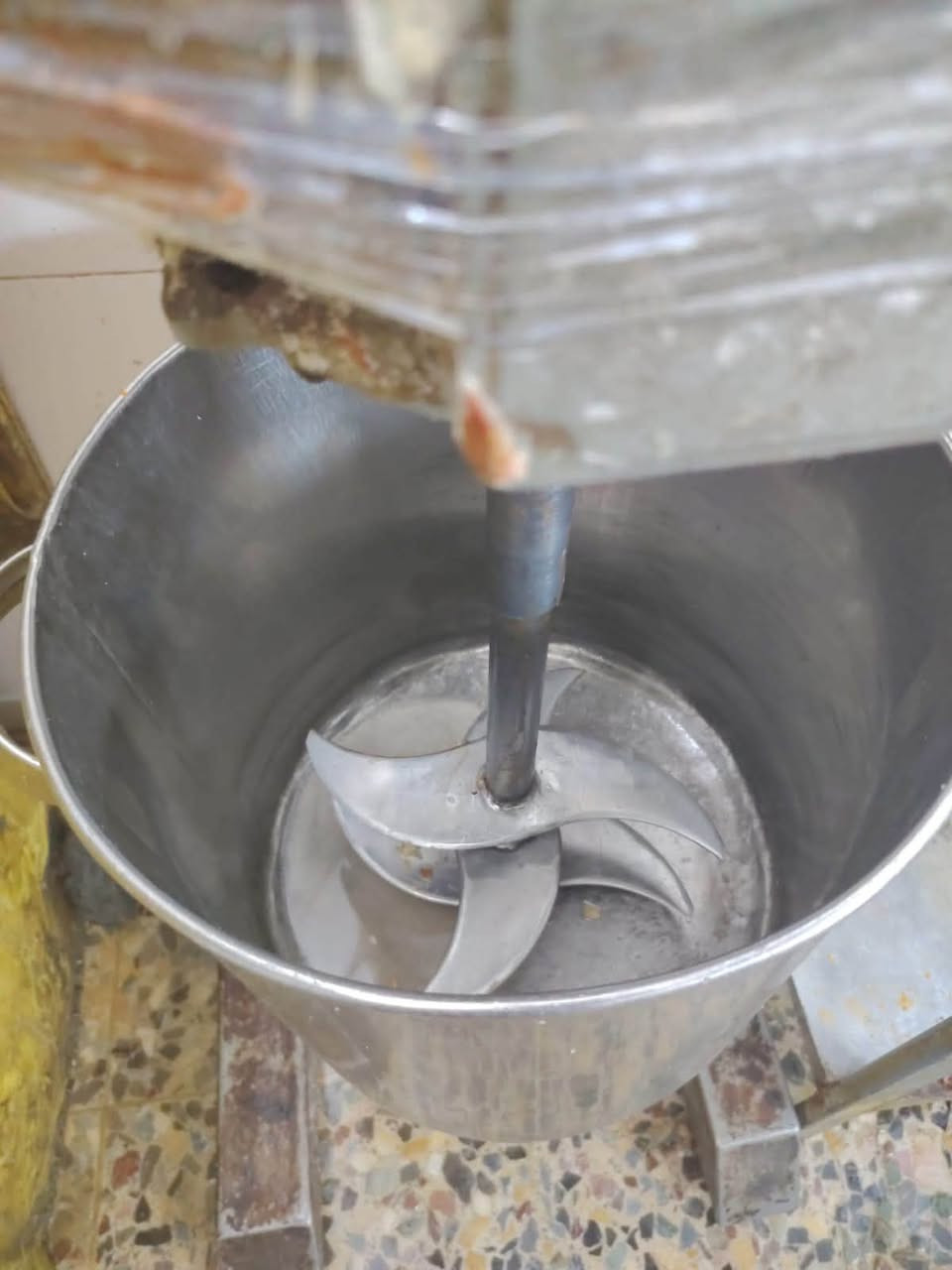 خلاط حمص ٢٠ لتر صناعي ٣٠٠ الف ‭***********‬ بغداد

