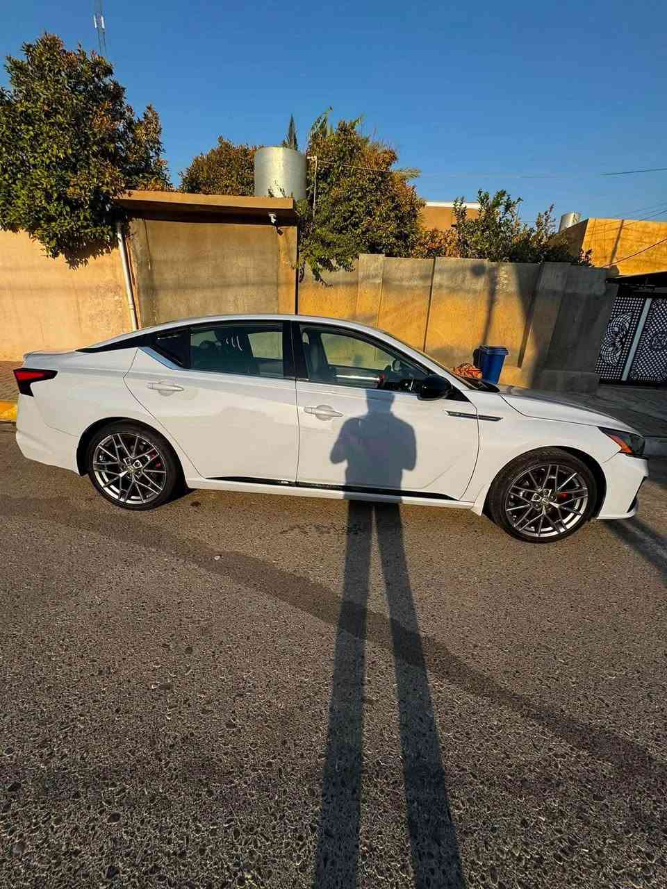 سلام عليكم التيما للبيع موديل ٢٠٢٣ مواصفات sr لون سموك رقم سليمانيه باسمي  سياره محرك ٢٥٠٠ تفس طبيعي مو توربو  ولا فور ويل سياره مال جناي وجديده ما ناقصها اي شي جاهزه من كل شي وحادثها فقط ربع الدعاميه فقط وحتى دعاميه نفسها البلاد مرجعي وصابغين ربع دعاميه فقط  
مكان سياره كركوك الشراي يتصل يدلل وحتى سونار عندي الها سياره كل صفاحها خالي من كل شي 
رقم الهاتف ***********
