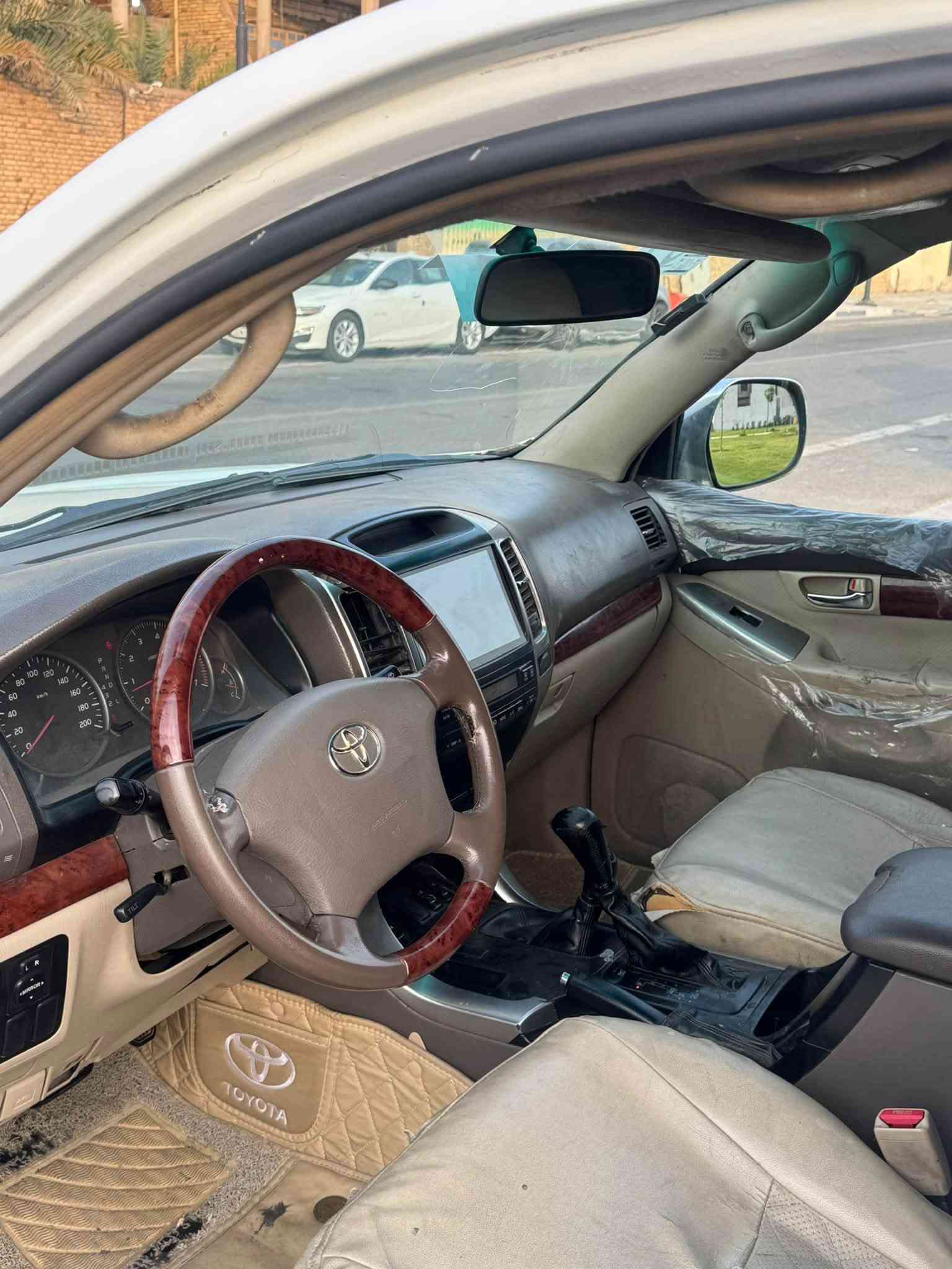 برادو 2008  نص فول VX  مقاعد جلد + كهرباء 
السياره دبل تانكي + بيها منضومه غاز ام الـ 100 لتر شغل حكومي مال اربيل 
6 سلندر محرك 4000 جديد 
ماشيه 380 الف بالنسبه لمديلها كلش زين 
سنويه لـ 2031 تحويل بلأسم السياره وارد خليجي طالعه من معرض الساير 
السياره بيها چفيه و مصبوغه عام ابيع مگلوبه 
عليها ويل كب. برادو  2013  حداديه  كير مكينه بشرط 
سعرها 110 وبيها مجال بلمعقول
للاستفسار ***********/*********** 
عنواني : البصره
