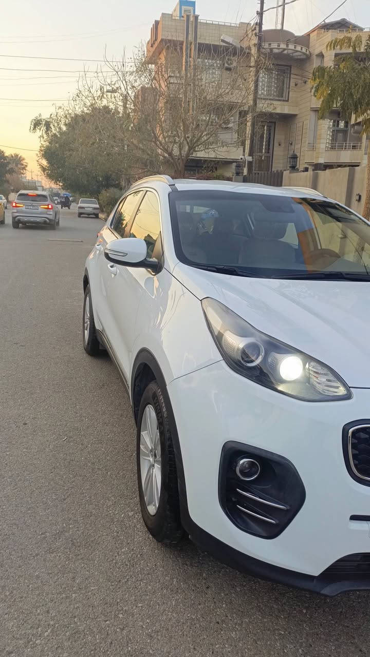 موديل 2019 خليجي السيارة بصمه وبيها تشغيل عن بعد بيها صبغ بالباب جهه عكس السايق سعرها 178 وبيها مجال بسيط سيارة كاملة وجاهزة  عنوان كركوك للتواصل ***********
