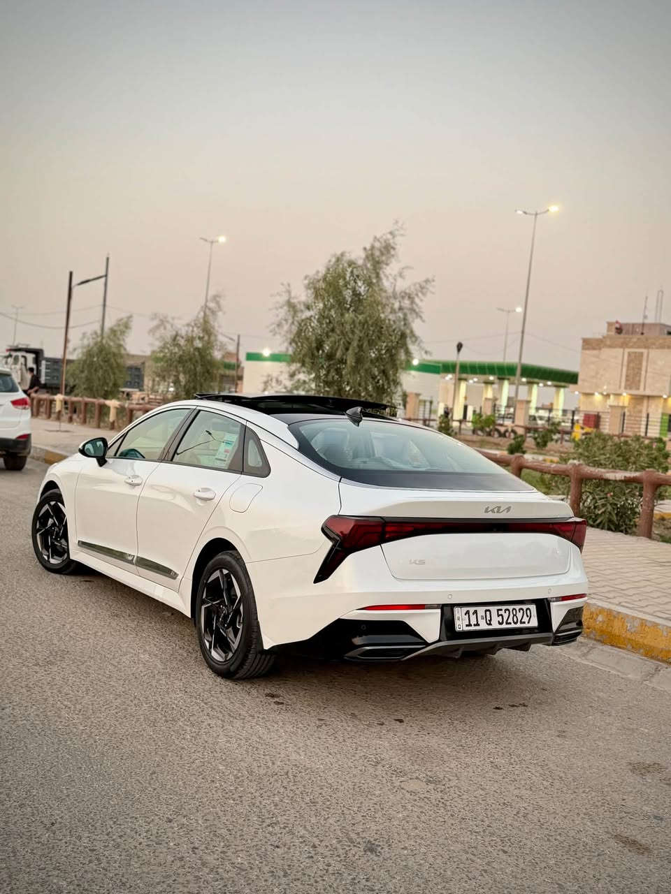 ‏K5 (كي فايف) 2024 كامل مواصفات☑️
الموديل 2024. (خليجي ) 
المحرك : 2.5. 4سلندر (كير 8 سرعات)
الضمان: 5 سنوات أو 100 الف كيلومتر

مكفوله كفاله عامه ماشيه 62 

 مواصفات للسياره
بنراما 
🔅دخول ذكي(بصمة) +تشغيل عن بعد
🔅شاشة ابل كار بلي مع كاميرا اصلية
🔅حساسات امامية خلفية
🔅عداد سرعة ديجتل متصل مع الشاشة
🔅المصابيح الامامية زنون+LED
🔅مقعد كهرباء
🔅مرايا جانبي كهرباء
🔅فول تحكم ستيرن+كروس سرعة
🔅تبريد شاشة مناخ منفصل
🔅تبريد قطعتين
🔅درايف مود 4 وضعيات 
🔅ويل كب حجم 17   

للاستفسار الاتصال ع الرقم *********** مكان السياره الديوانيه عفك
