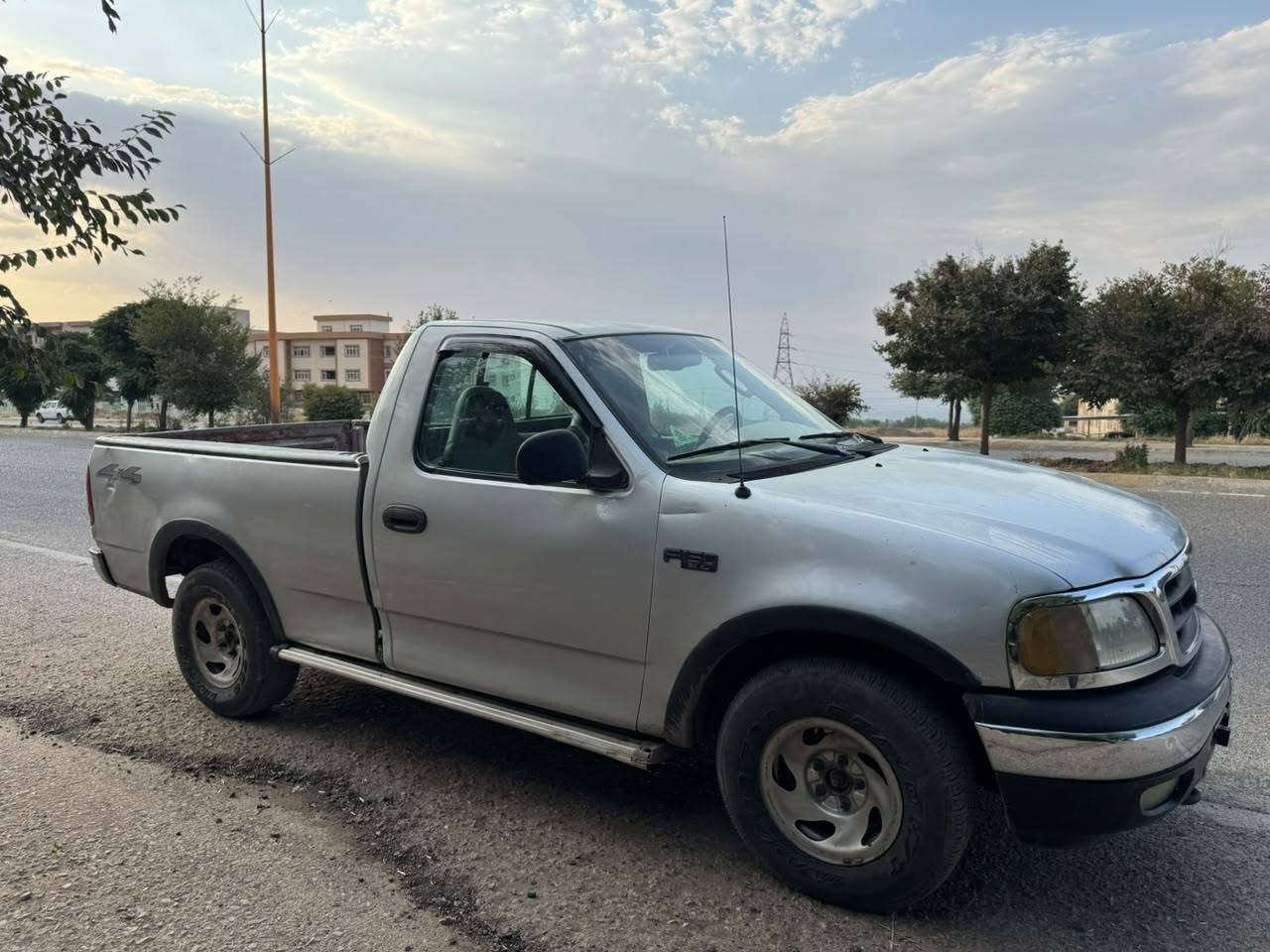 فۆرت f150
ئۆتۆماتیک ئاڕمی پلاسیکی سلێمانی بەشەرتی ئەولە یاتی مرور دەتوانیت بیخەیتەسەر خۆت مۆدیل  2002مەکینە  3000ی vvtiبەتە و شەش بستن.گێڕو مەکینە بەشەرت  تەبرد لەسەر سوچ  بێبۆیاخ  لێدرویەکی بان چەمەلغی هەیەو چاک نەکراوە وکەمێ کاڵبونەوەی بان بۆنید ی هەیەو لەوێنەکدا دیارە شێلمانێکی چاکی هەیەو ماڵی بارە
 نرخی   40 گەڵاو کەمێک  مەجال 
 ژمارەی ساحێبی سەیارە

***********
*********** السليمانية, العراق
