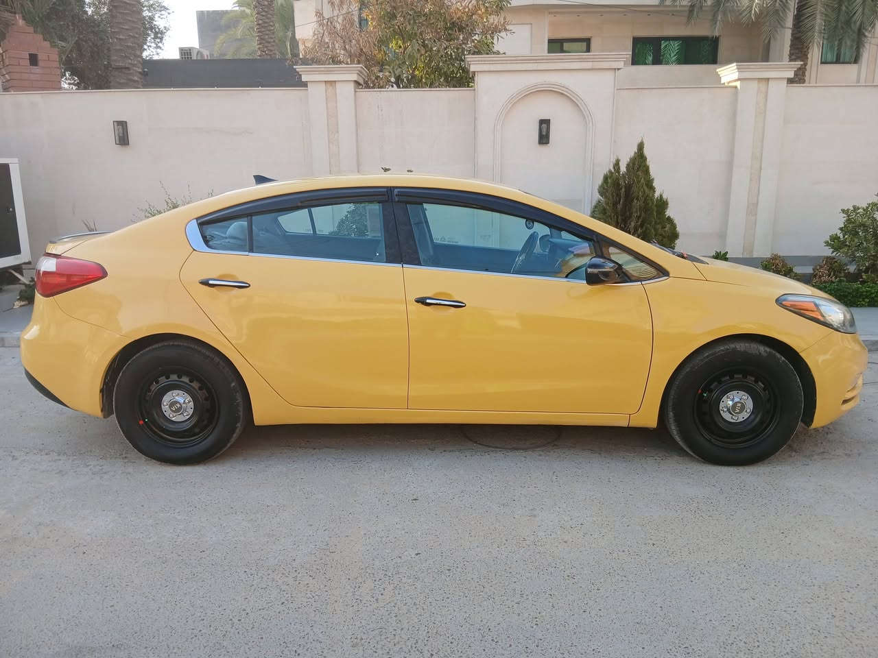 ييالله السلام عليكم كيه فورتي موديل2015 وارد امريكي صور الحادث وسونار منشورات وسياره ليبل واحد السياره جديده وجاهزه مكينه وكير وحداديه وصدر وتخم تاير مكفولات العنوان بغداد الرقم هاتف ***********السعر 86وبي مجال شي بسيط
