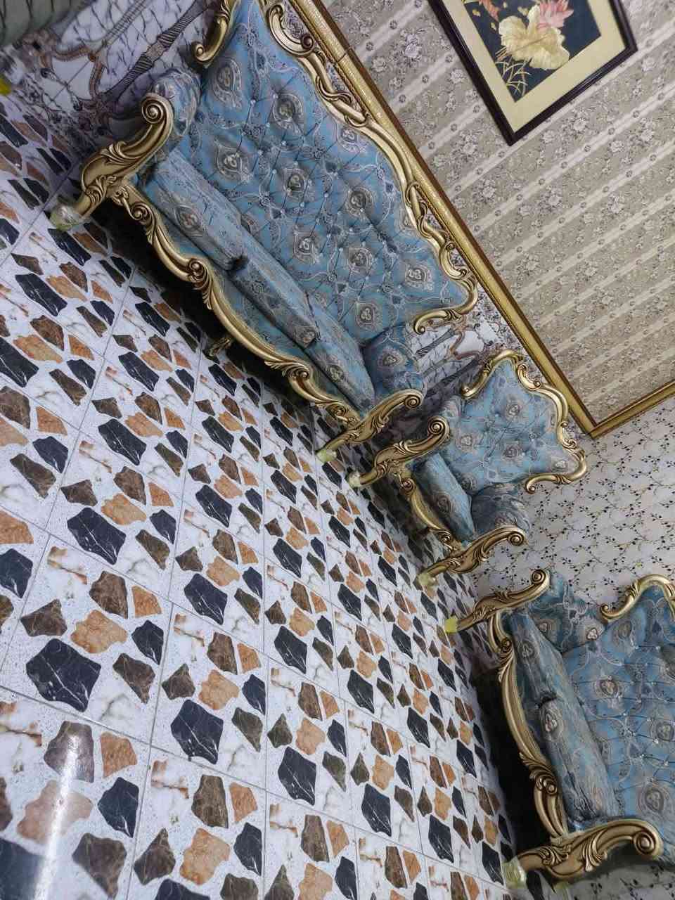 تخم ملكي 10 مقاعد نضيف اي ضرر مابي السعر 275 وبي مجال المكان بغداد ***********
