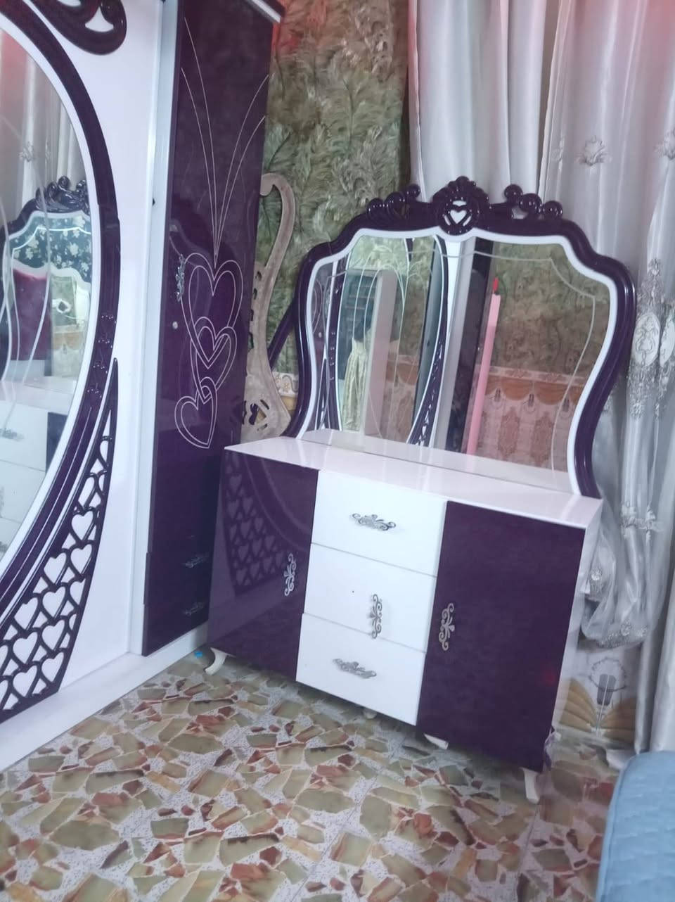 غرفة اخشاب للبيع ٧ قطع للإستفسار ***********
بيه ضرر بسيط جدا
السعر ٦٠٠ الف
