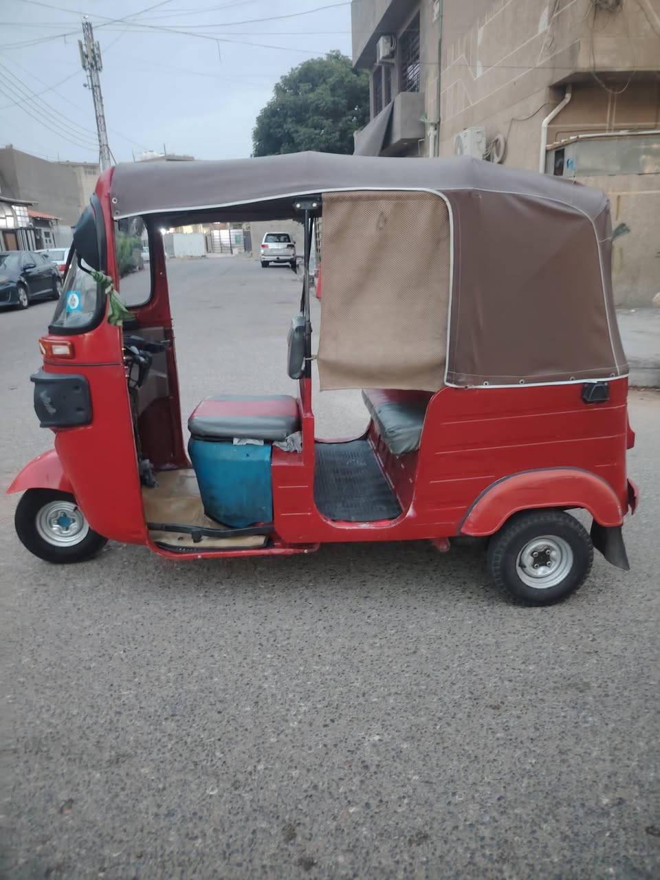 سلام عليكم تكتك لبيع موديل ١٨ رقم وسنويه ب ٥ملايين وبيهه مجال حك الجيه مكاني بغداد حي العامل رقم *********** اني مكلف بل نشر اتصل وادلل
