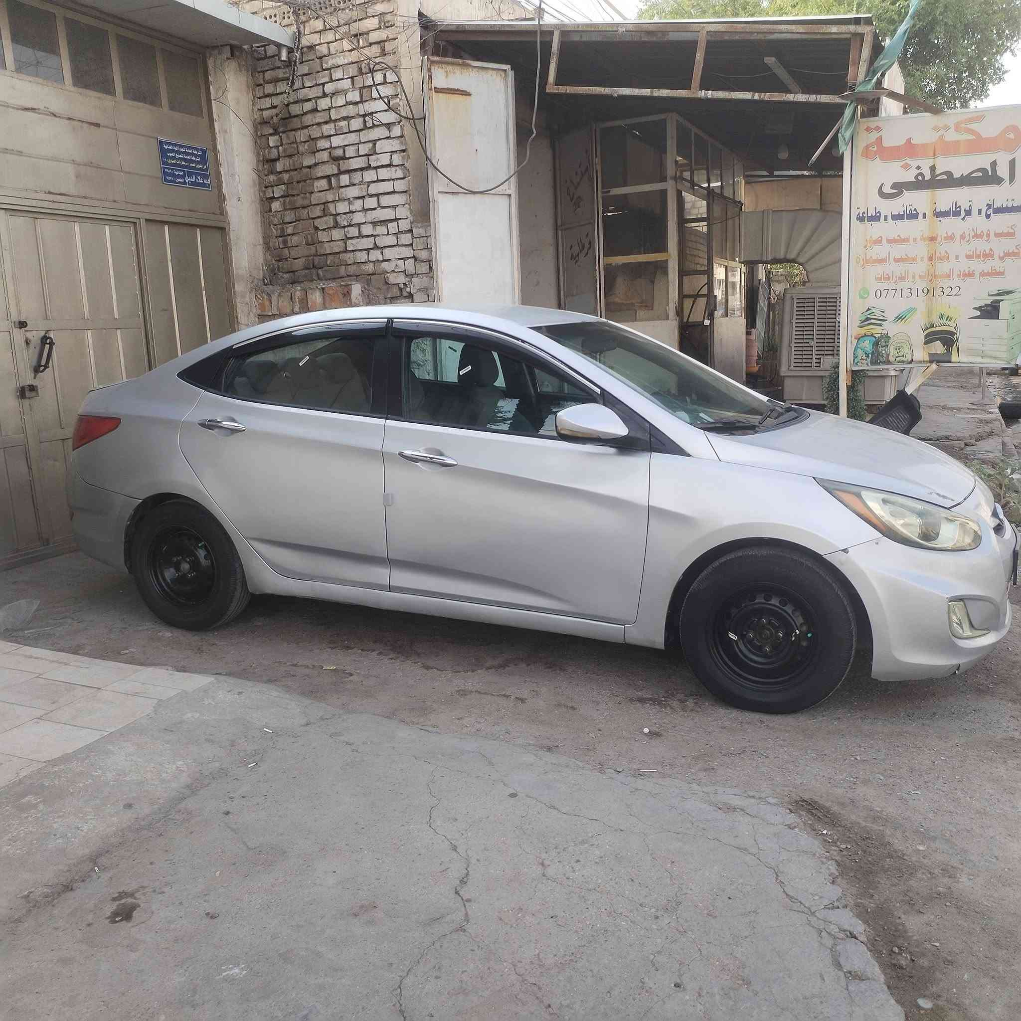 اكسنت ٢٠١٣ • مكينة ١٦٠٠ • شاشة وكاميرا