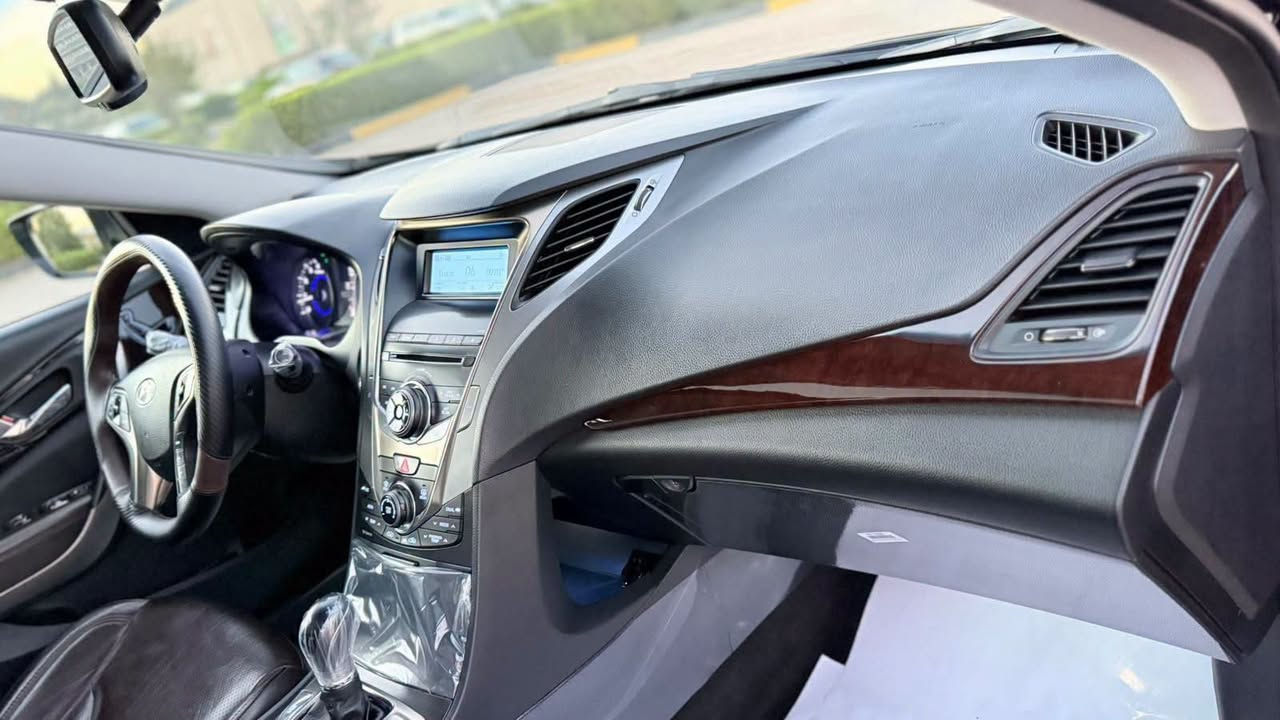 هيونداي أزيرا موديل 2013 ماشية 41,000 كم
مكفولة كفالة عامة خليجي محرك V6
صبغ وبارد وشخط بالشرط مثل زيرو
المواصفات
سلاجة
بانوراما
صندوق شفت
5 بردات
دواخل قرمتي
كشنات تبريد وتدفئة
حساس
5 كاميرات
رادارات أمامي وخلفي
ستيرن كهربائي
صندوق شفط
تشغيل عن بعد
مكان السيارة السليمانية

رقم الهاتف ***********
